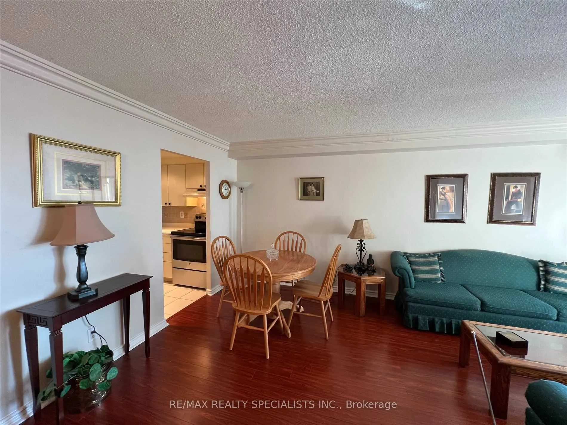 145 Hillcrest Avenue, #813 RM 2+Solarium