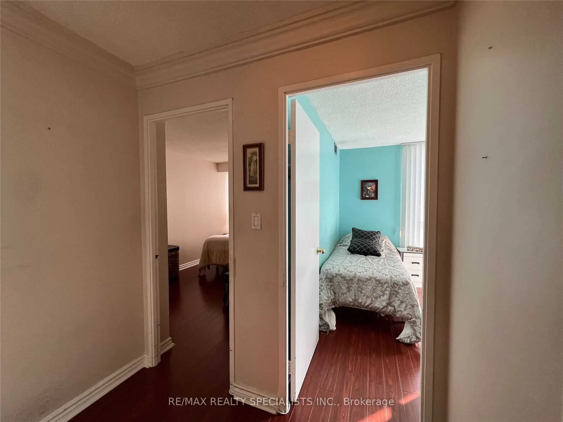 145 Hillcrest Avenue, #813 RM 2+Solarium