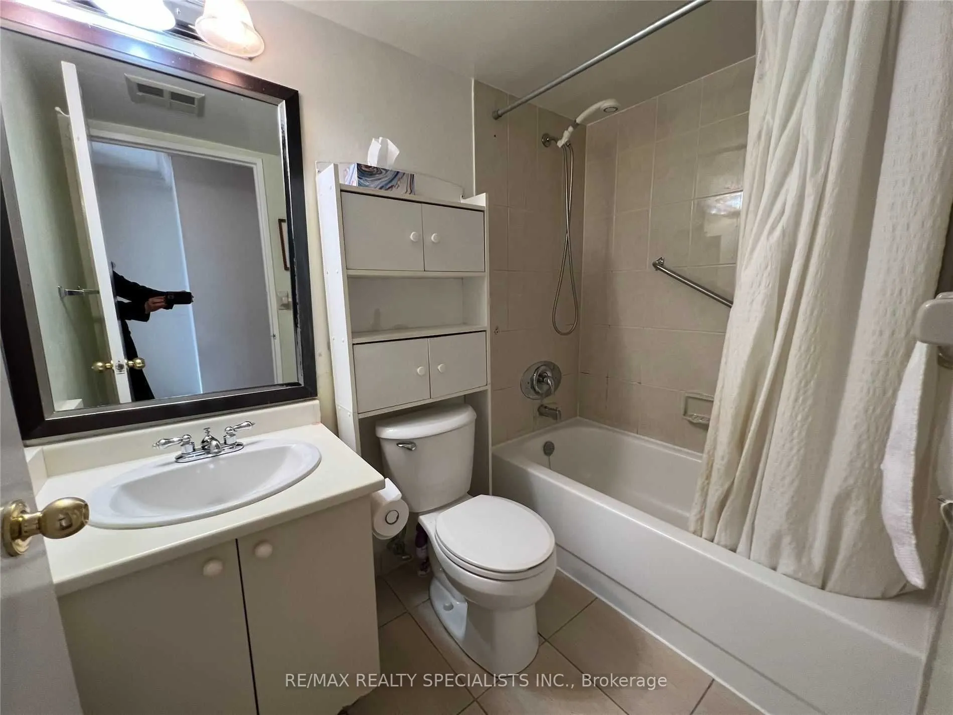 145 Hillcrest Avenue, #813 RM 2+Solarium