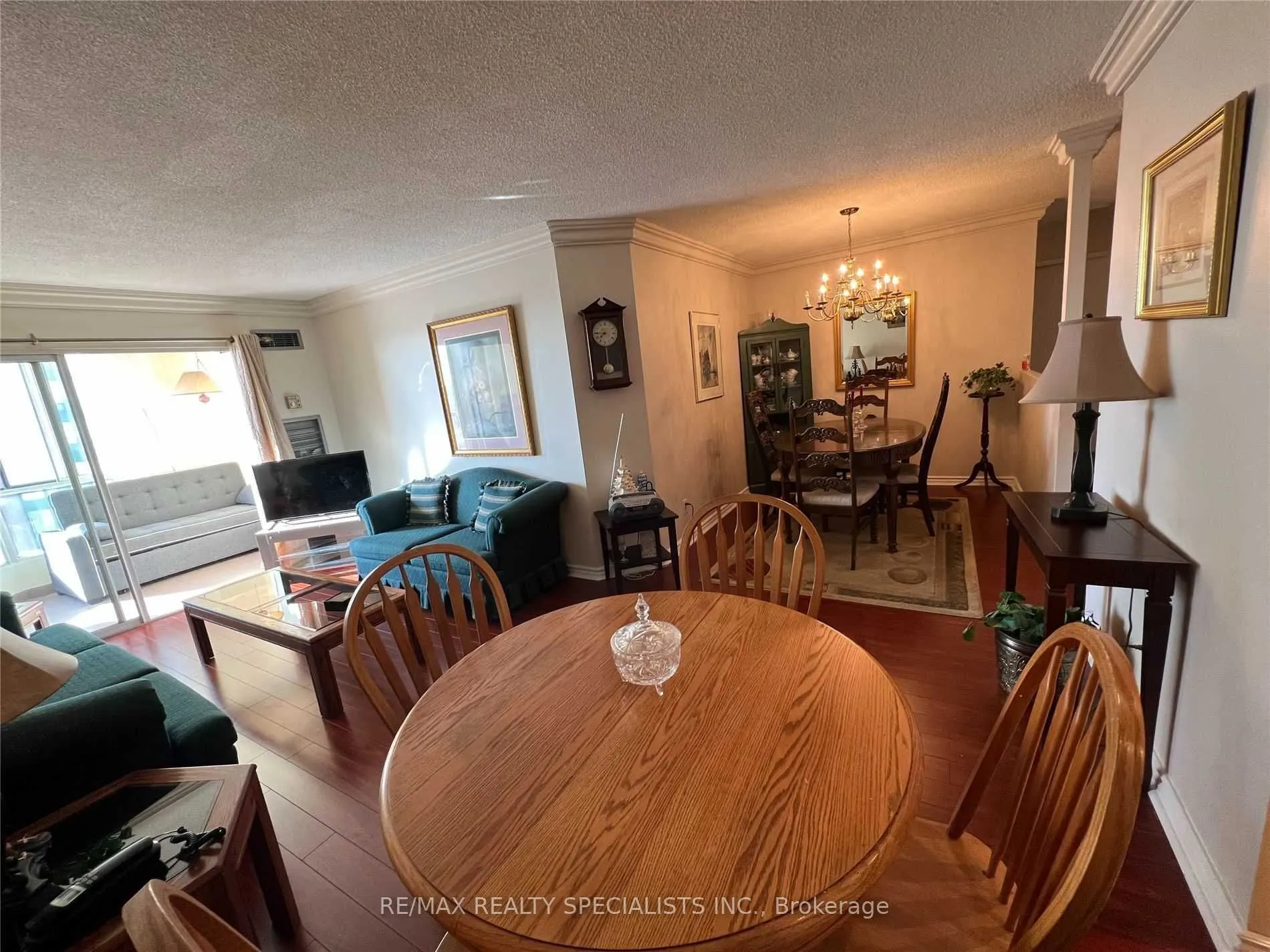 145 Hillcrest Avenue, #813 RM 2+Solarium
