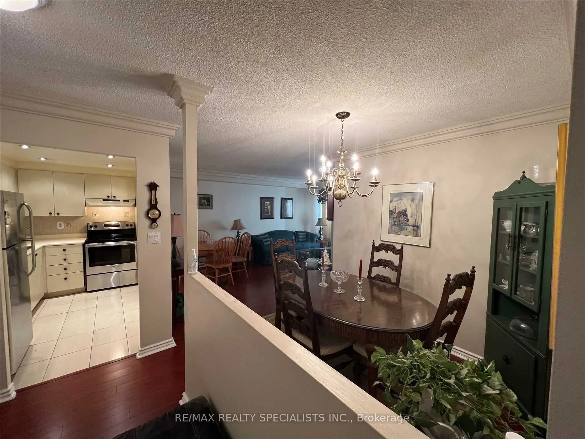 145 Hillcrest Avenue, #813 RM 2+Solarium