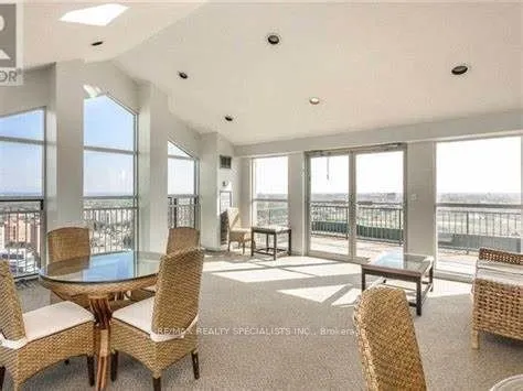 145 Hillcrest Avenue, #813 RM 2+Solarium