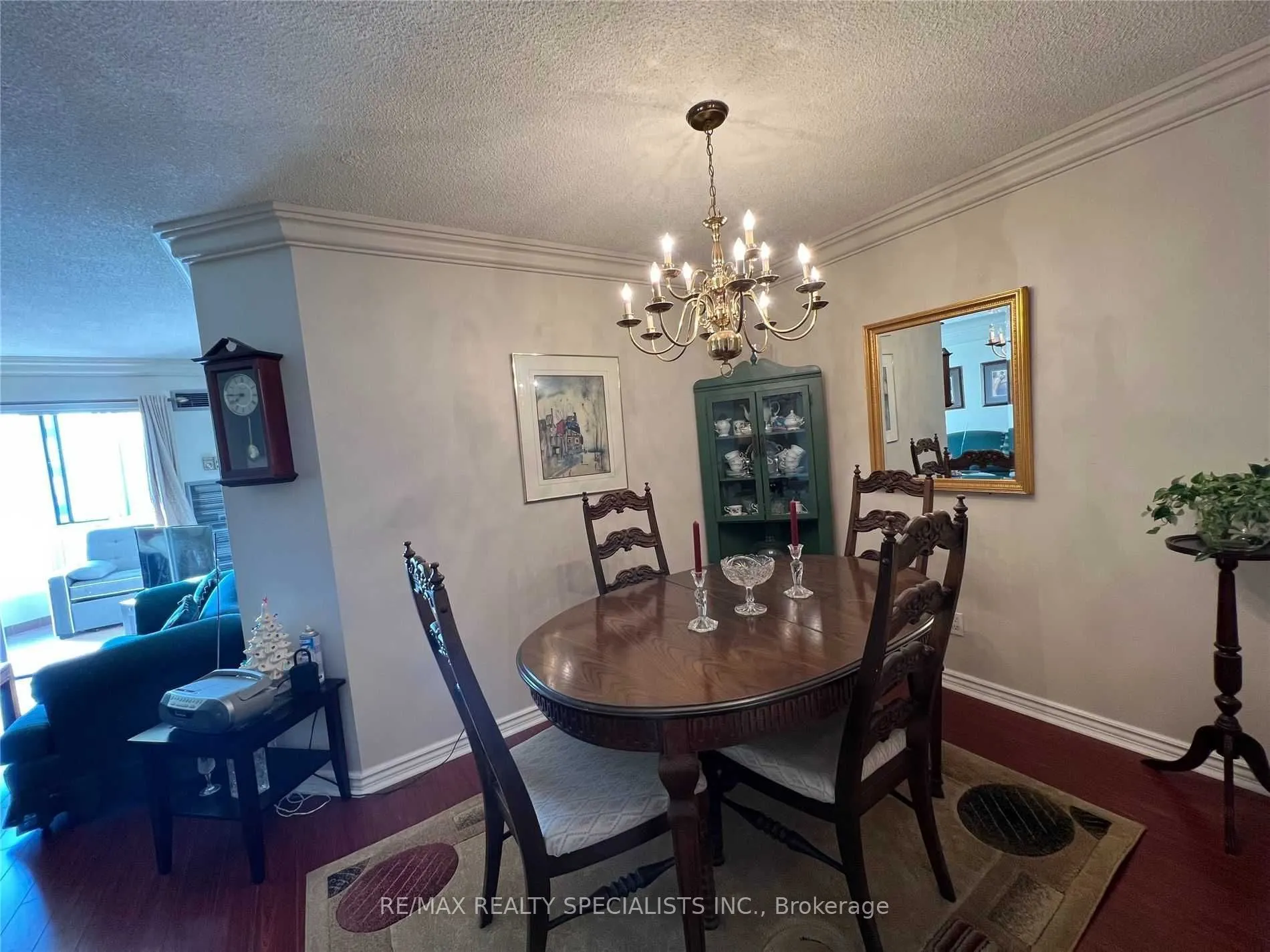 145 Hillcrest Avenue, #813 RM 2+Solarium