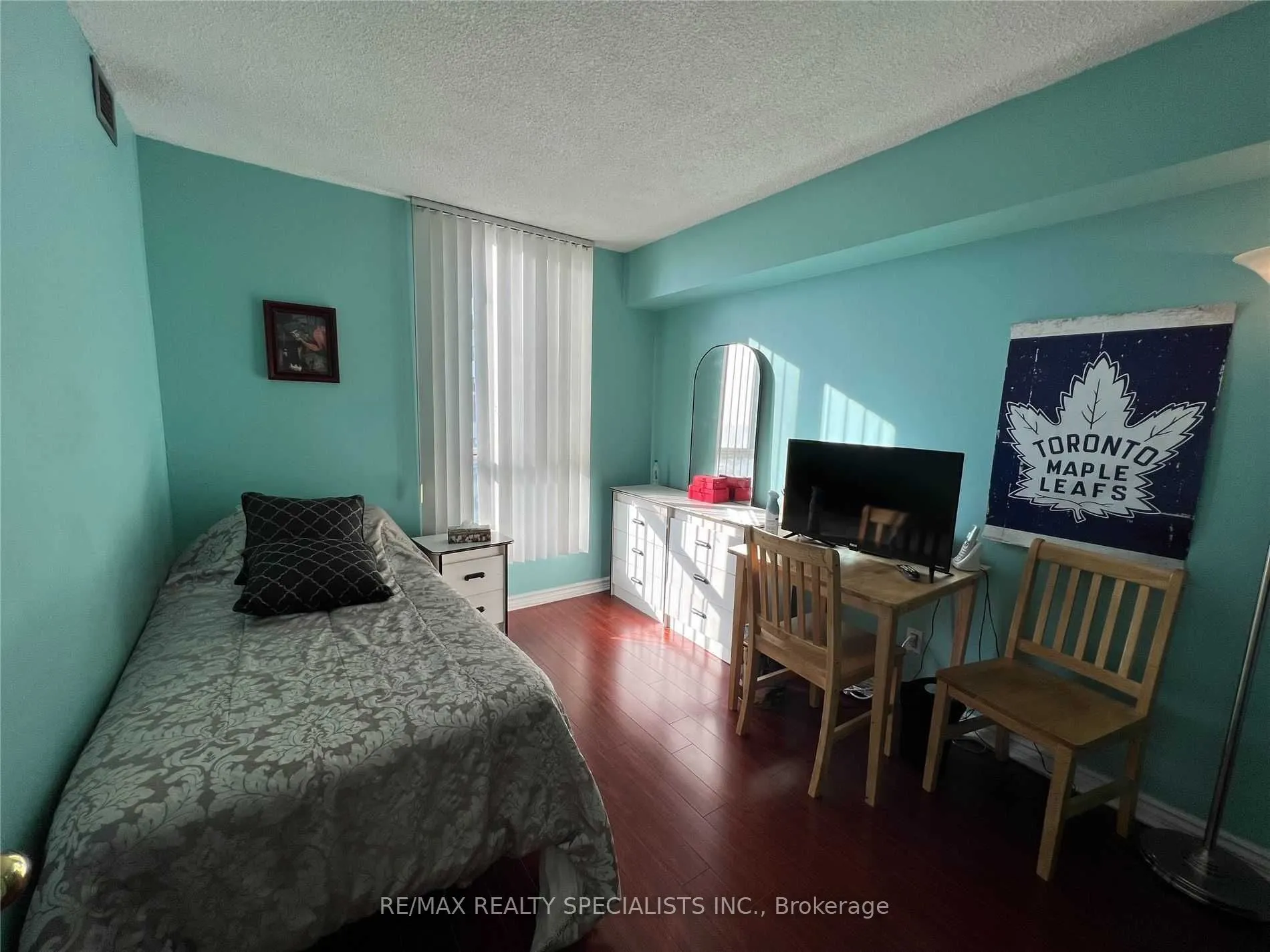 145 Hillcrest Avenue, #813 RM 2+Solarium