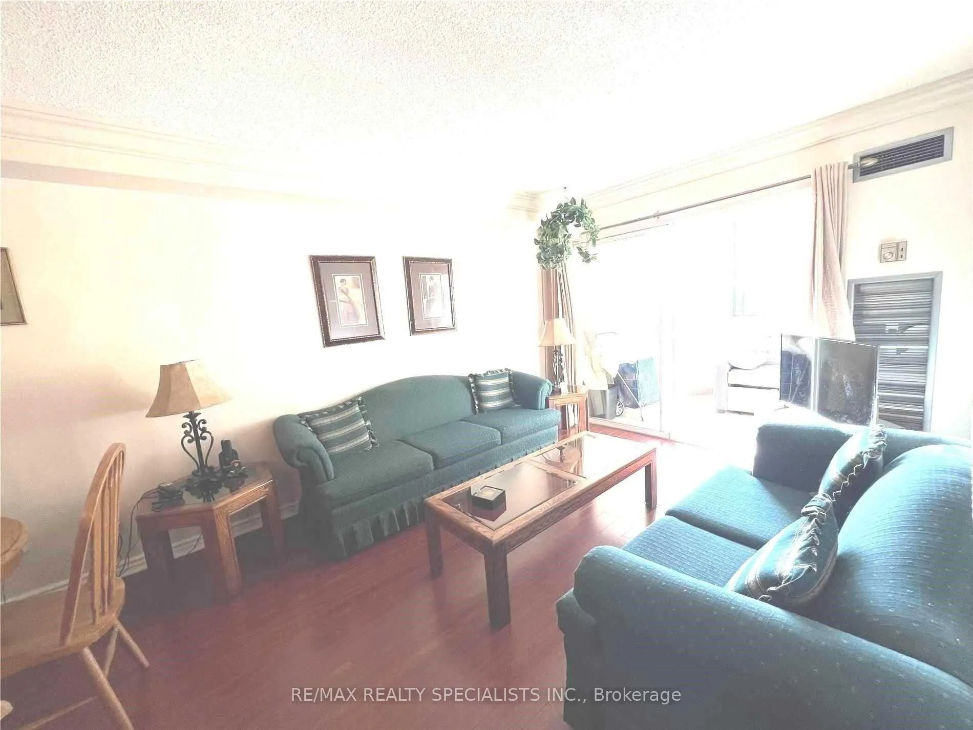 145 Hillcrest Avenue, #813 RM 2+Solarium