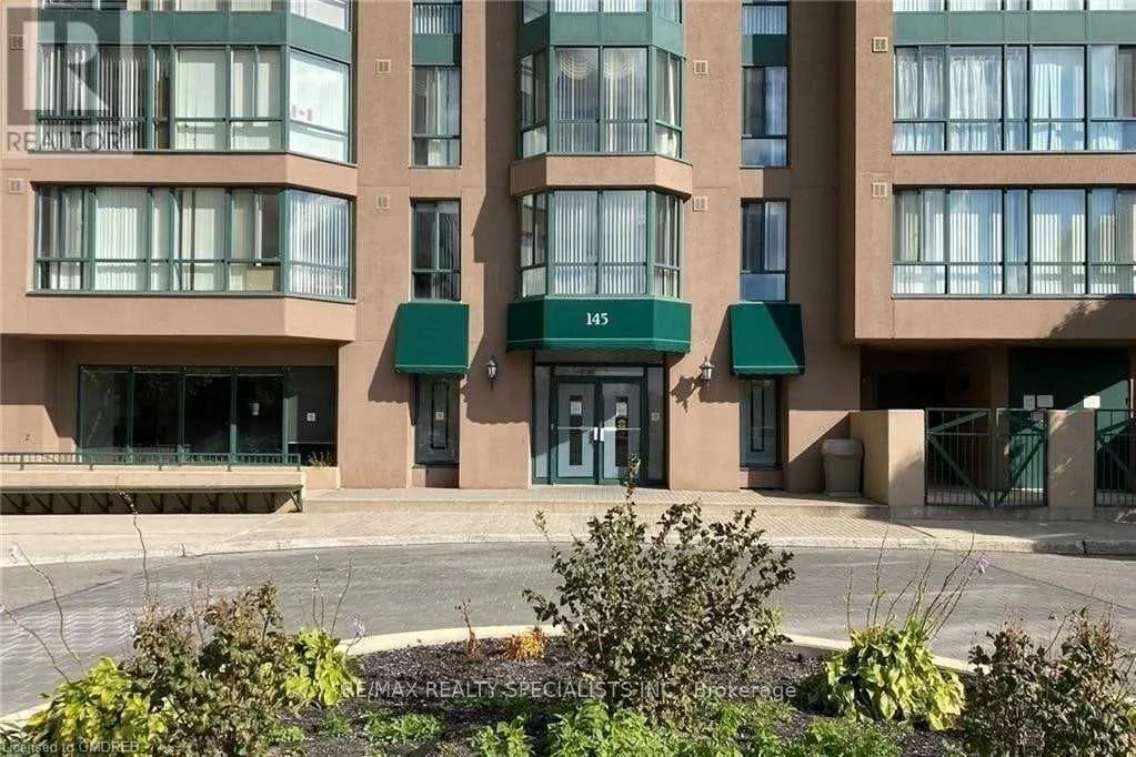 145 Hillcrest Avenue, #813 RM 2+Solarium