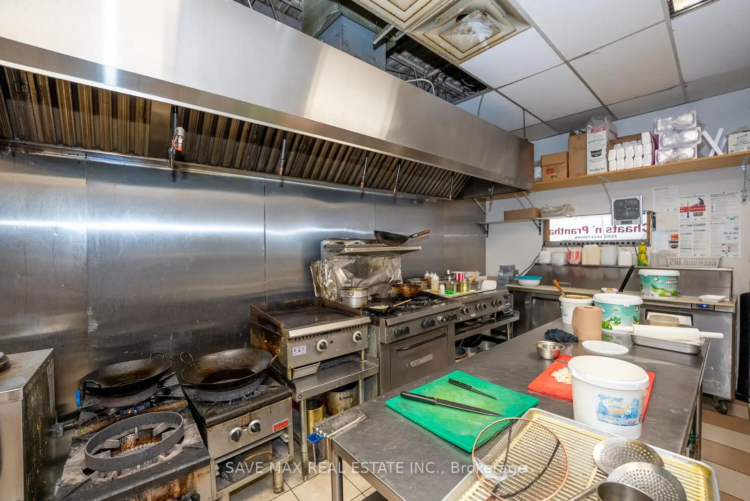 1212 Dundas Street W