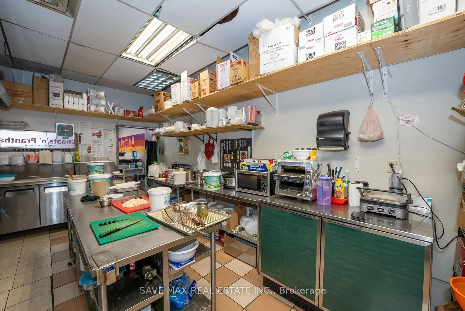 1212 Dundas Street W