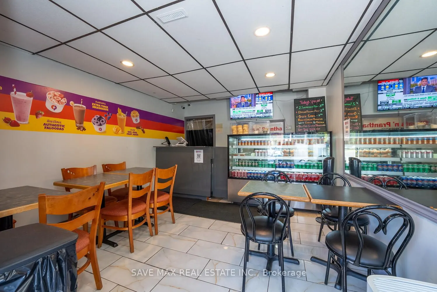 1212 Dundas Street W