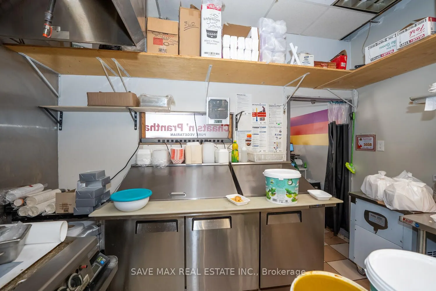 1212 Dundas Street W