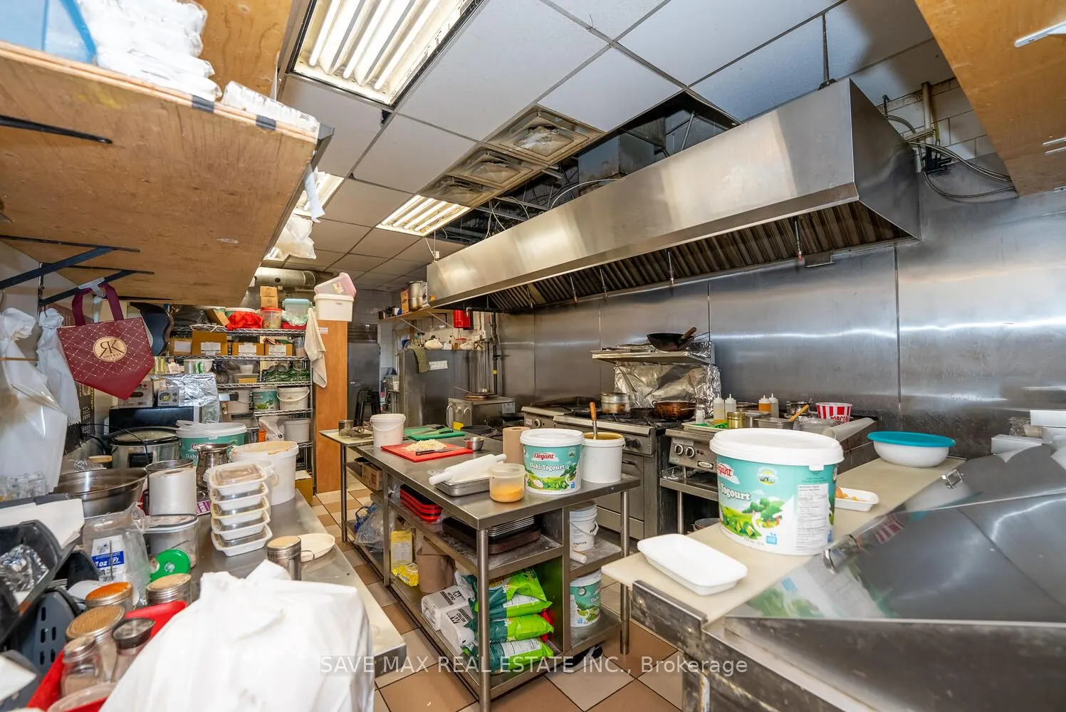 1212 Dundas Street W