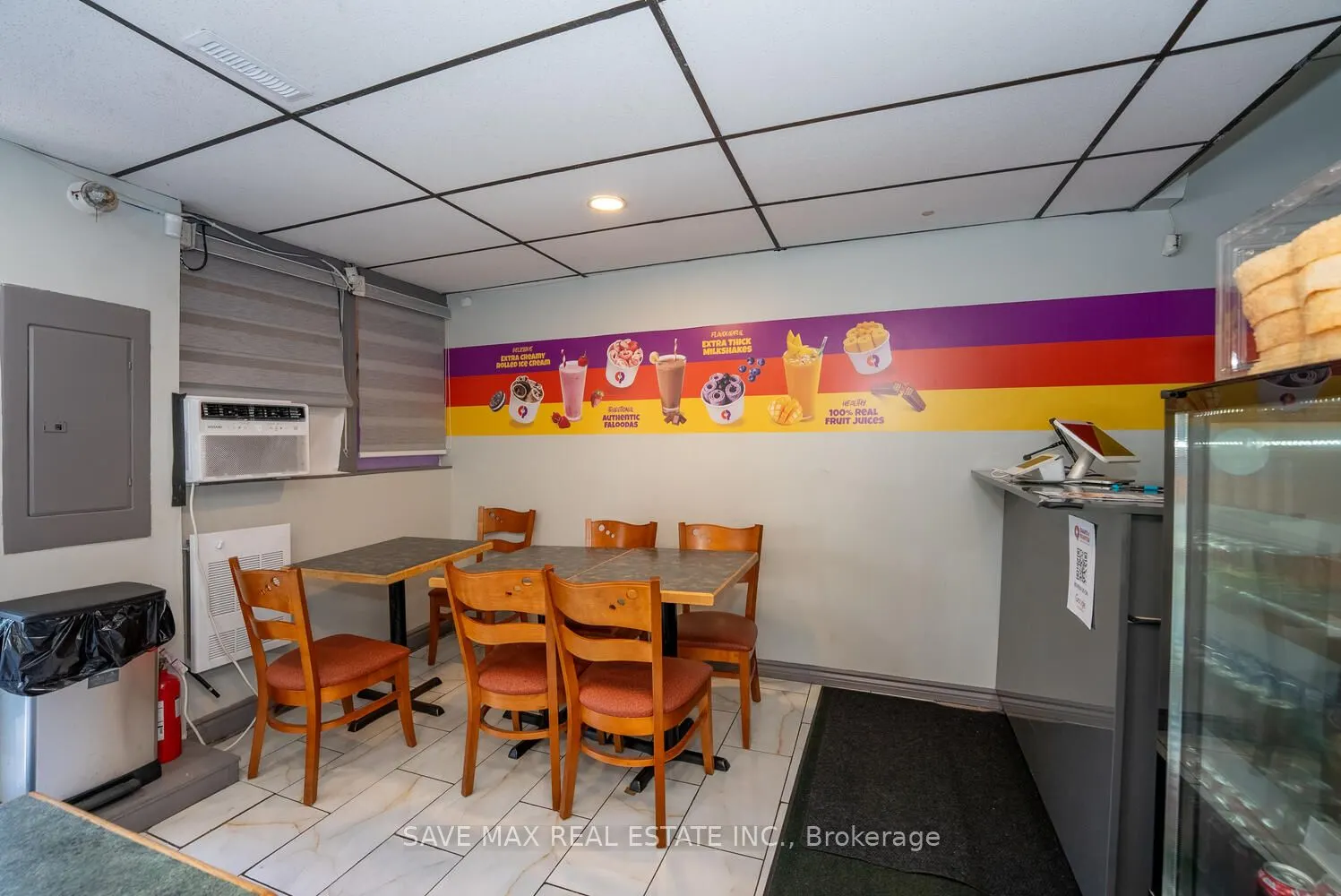 1212 Dundas Street W