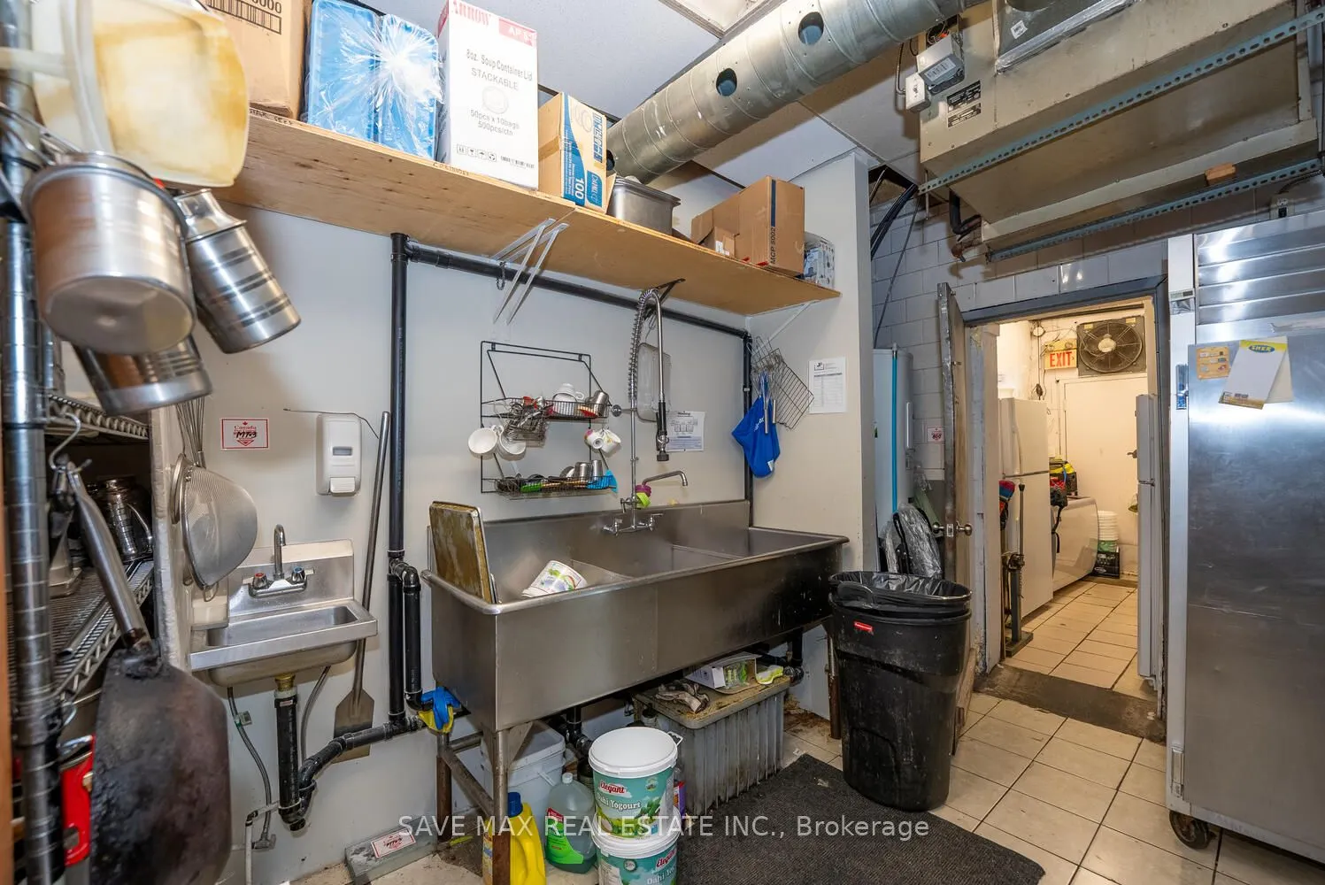 1212 Dundas Street W