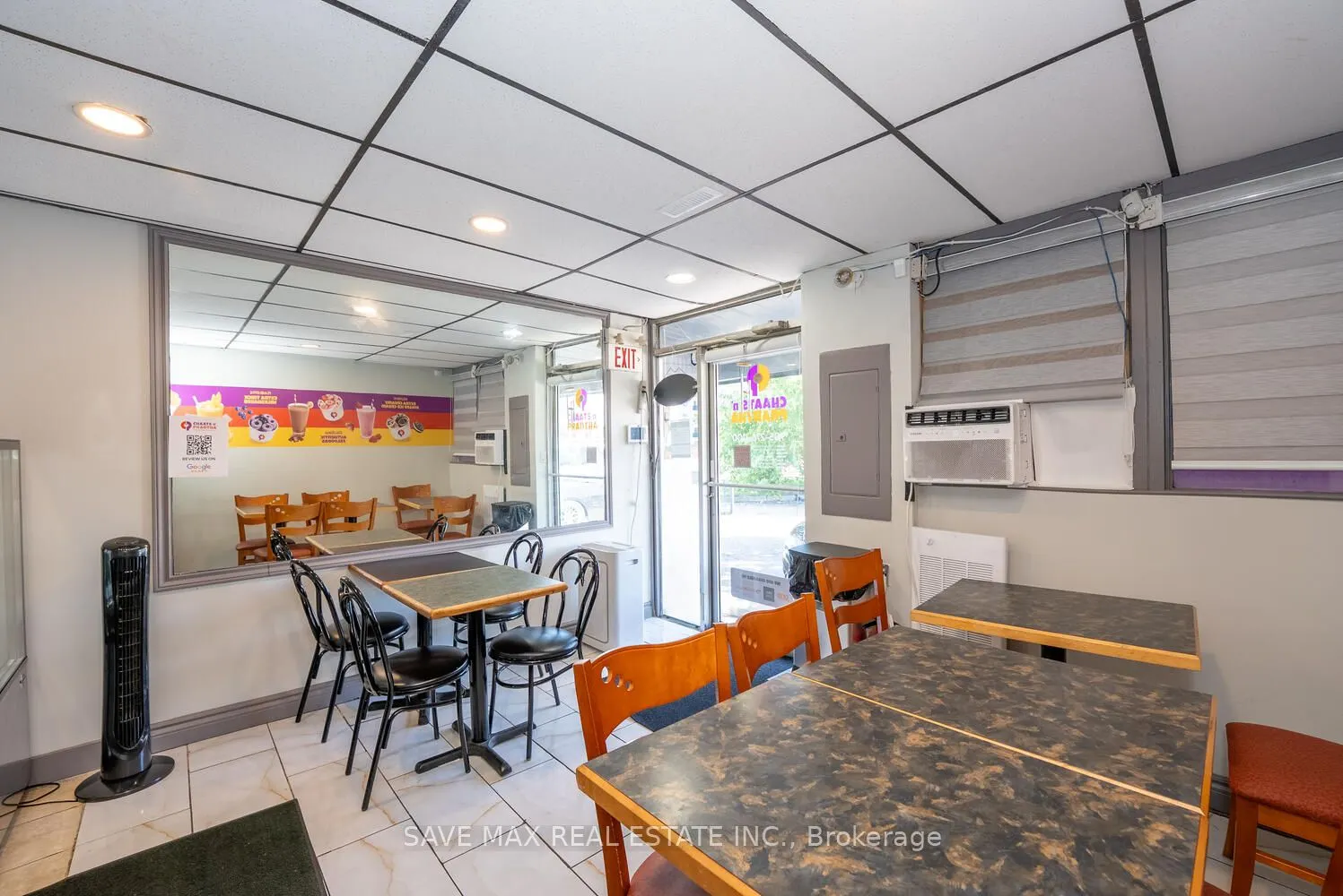 1212 Dundas Street W