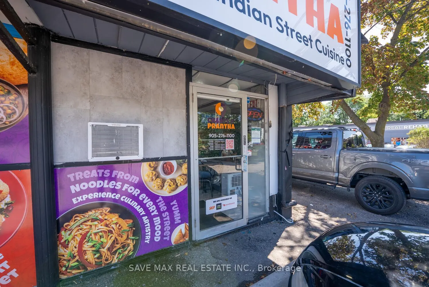 1212 Dundas Street W
