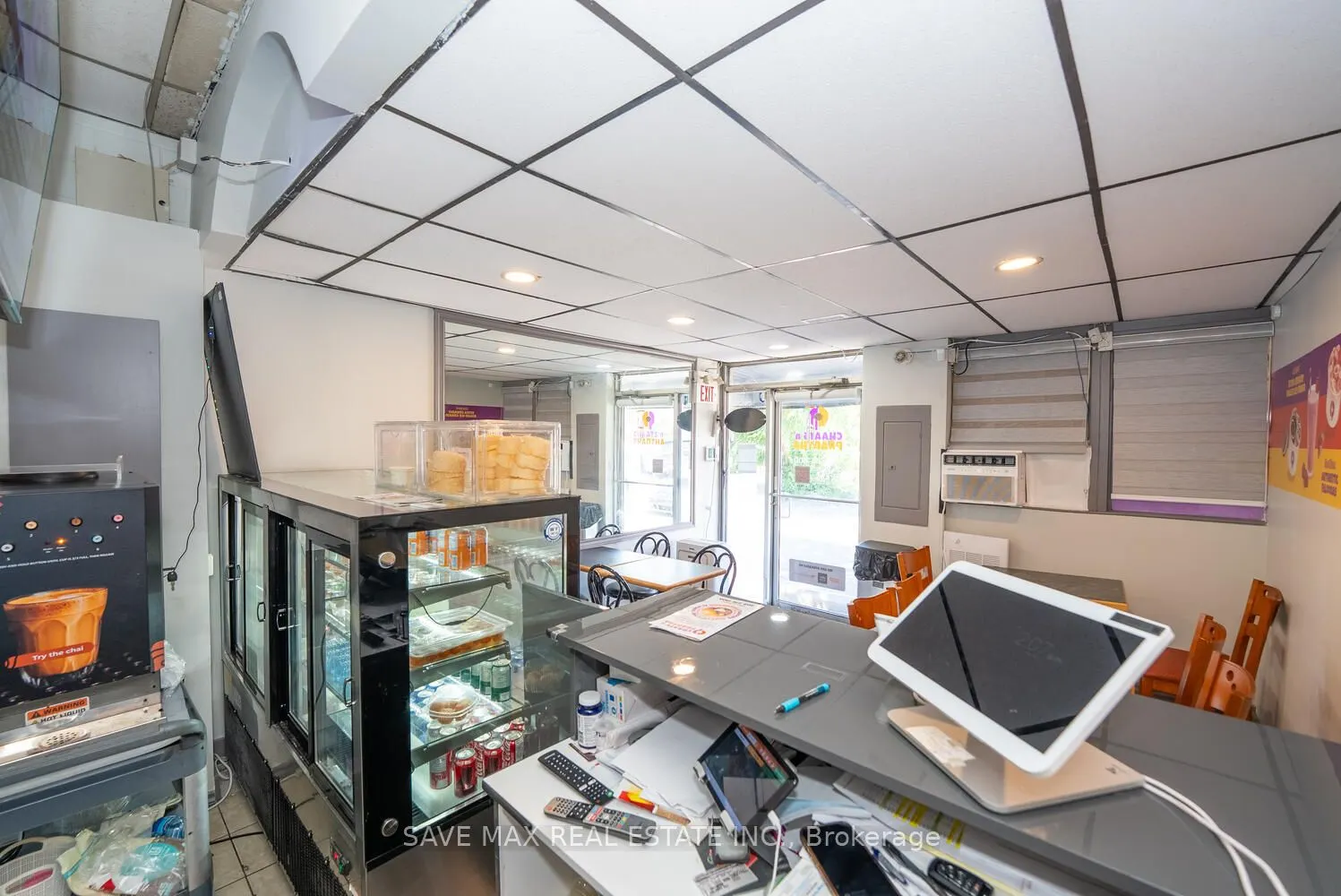 1212 Dundas Street W