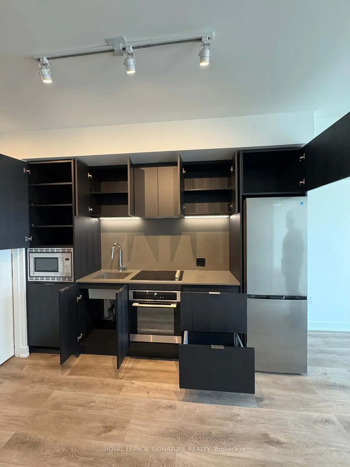 3009 Novar Road, #1211