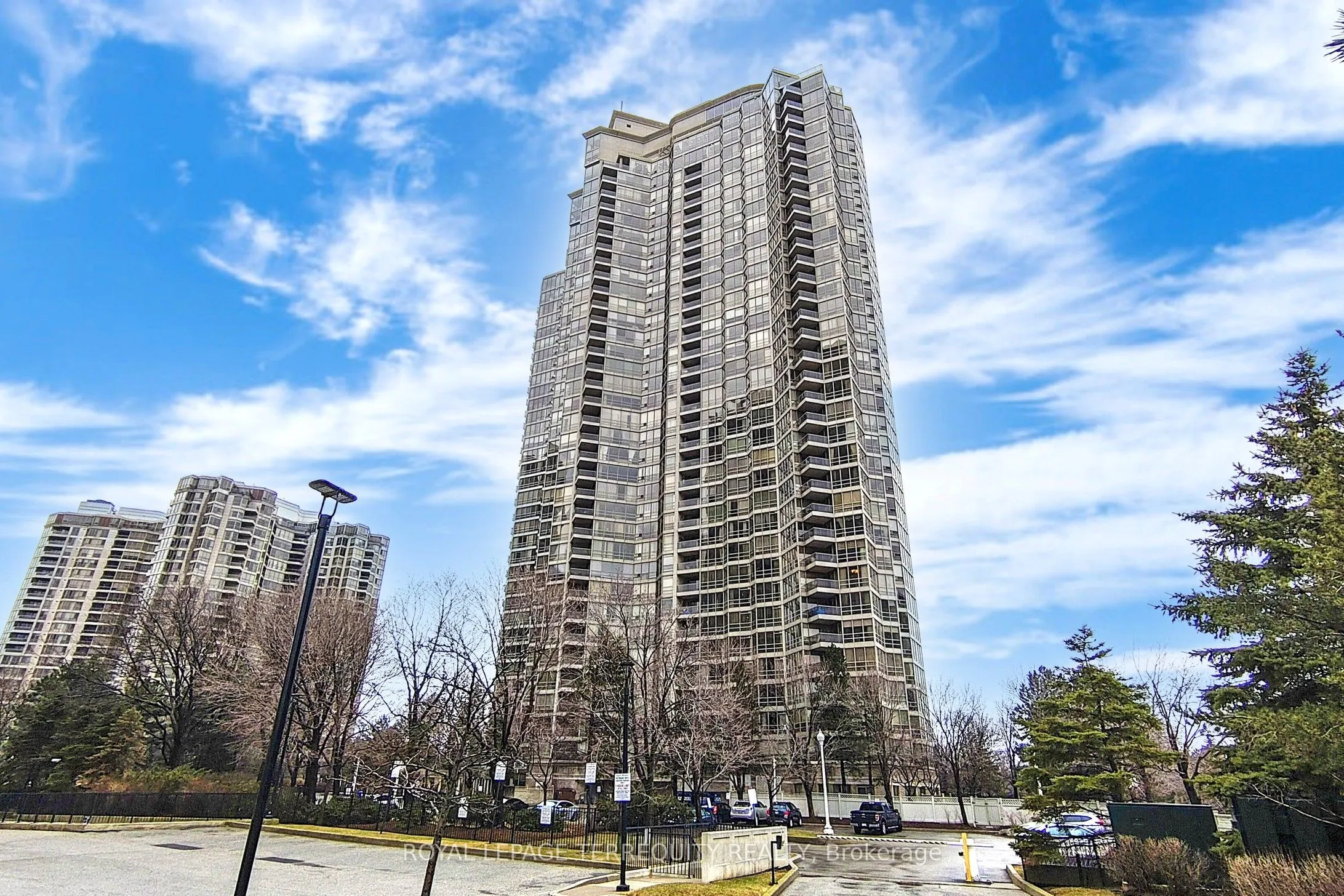 45 Kingsbridge Garden Circle, #207