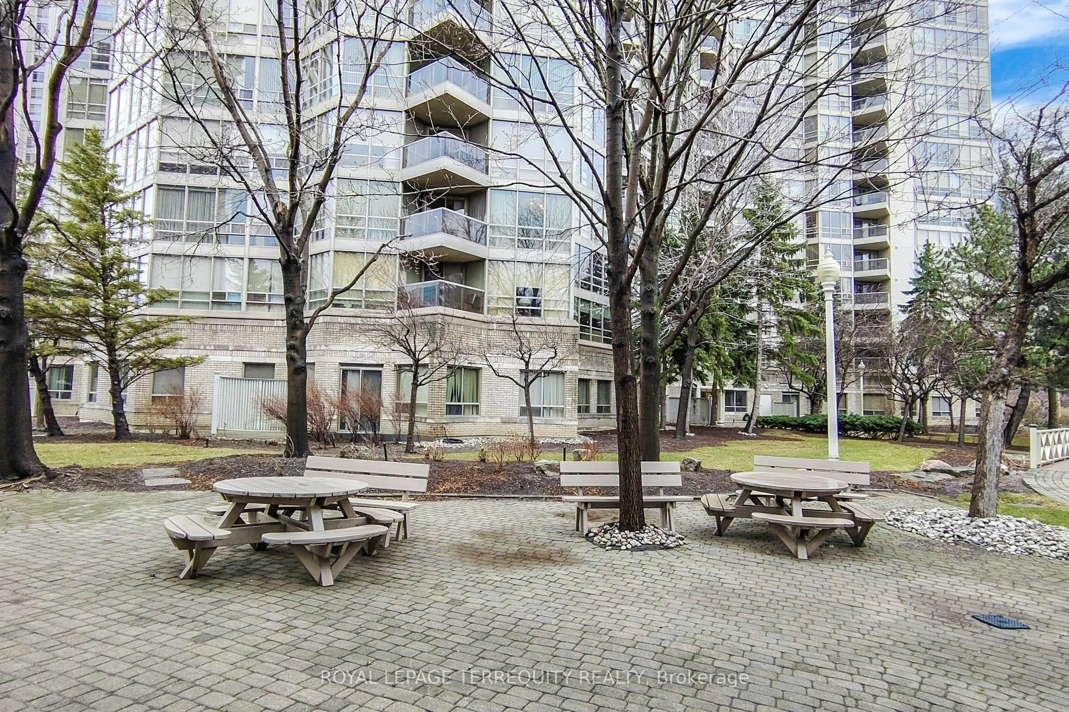 45 Kingsbridge Garden Circle, #207
