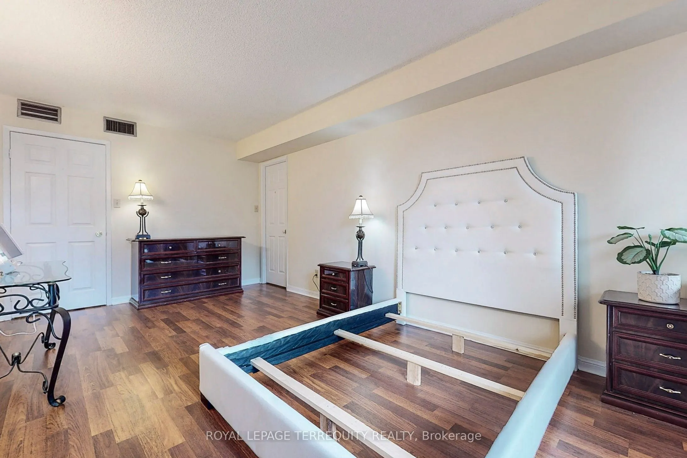 45 Kingsbridge Garden Circle, #207