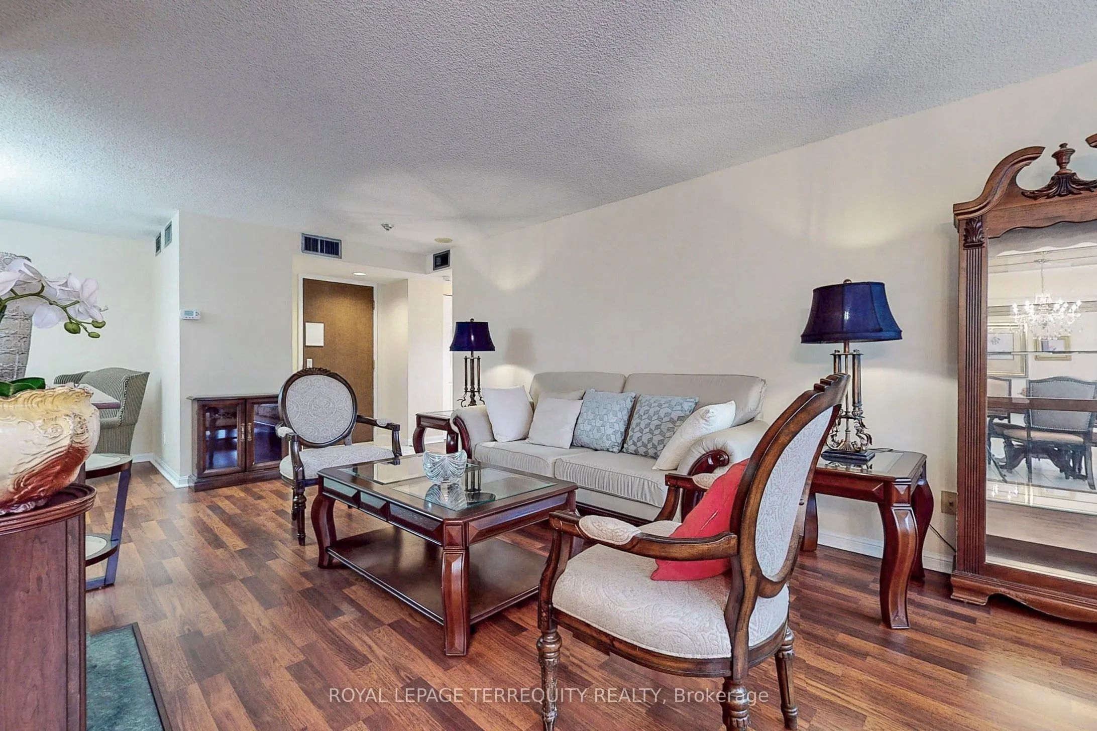 45 Kingsbridge Garden Circle, #207