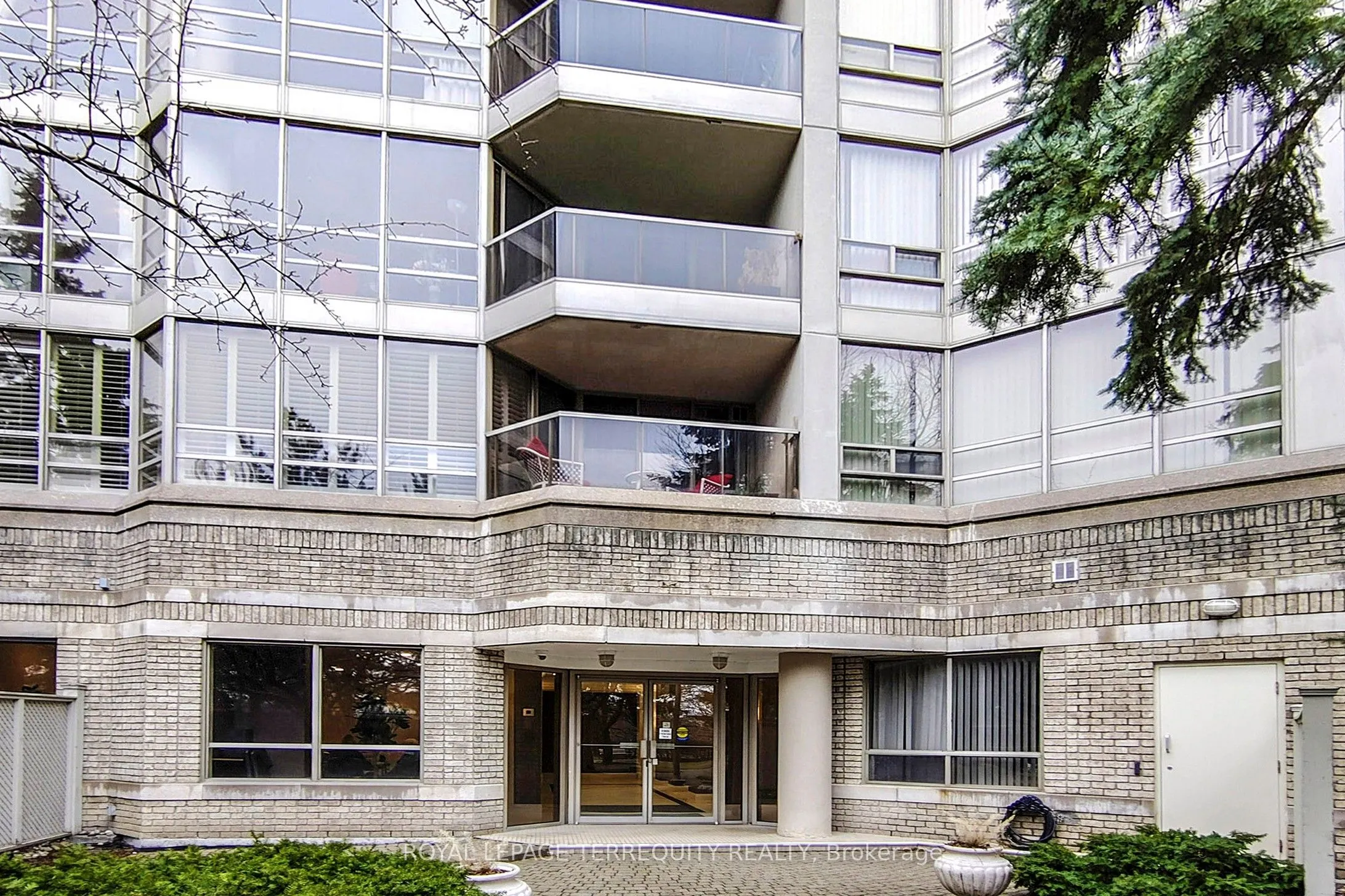 45 Kingsbridge Garden Circle, #207
