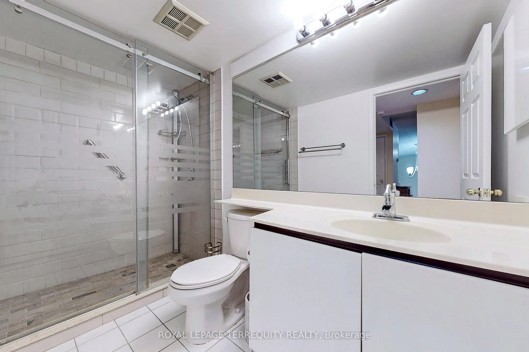 45 Kingsbridge Garden Circle, #207