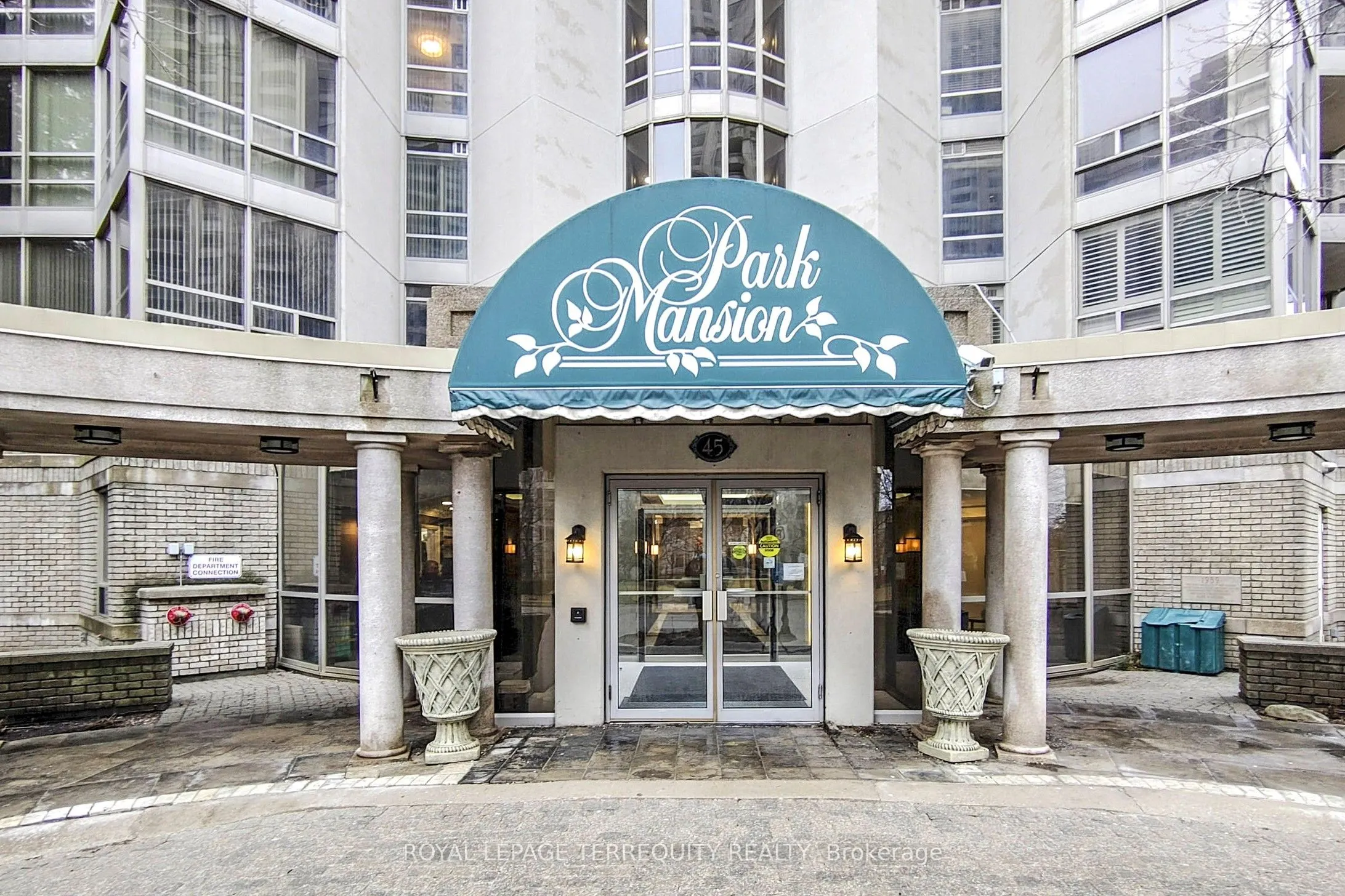 45 Kingsbridge Garden Circle, #207