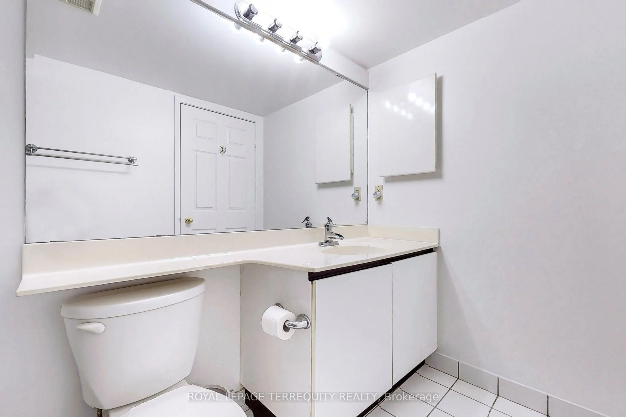 45 Kingsbridge Garden Circle, #207