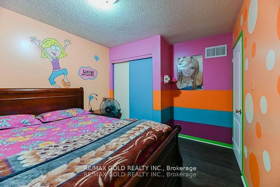 43 Giraffe Avenue