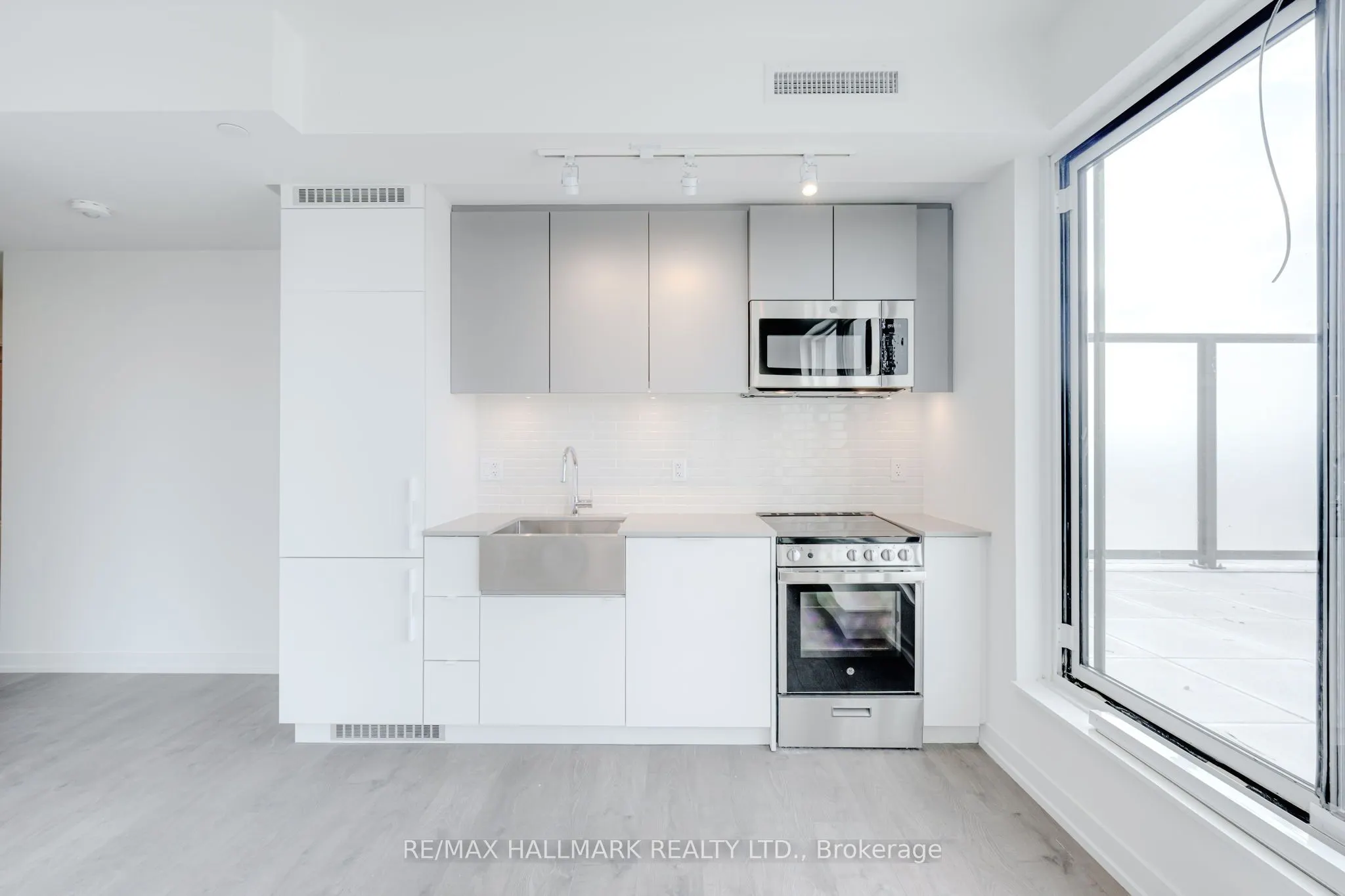 270 Dufferin Street W, #1208