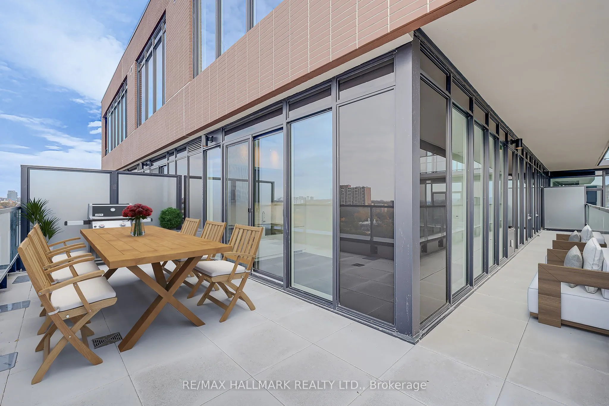270 Dufferin Street W, #1208