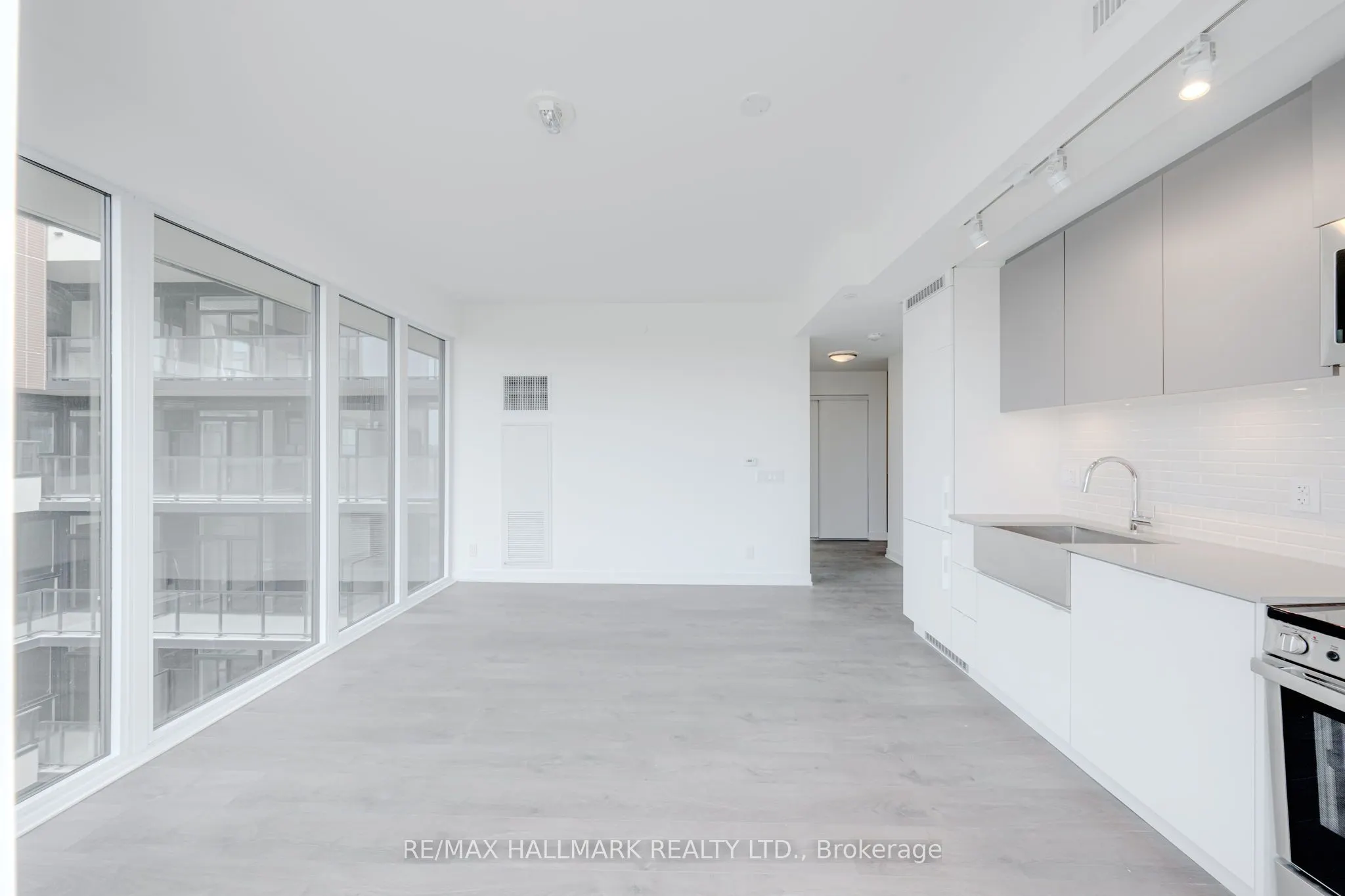 270 Dufferin Street W, #1208