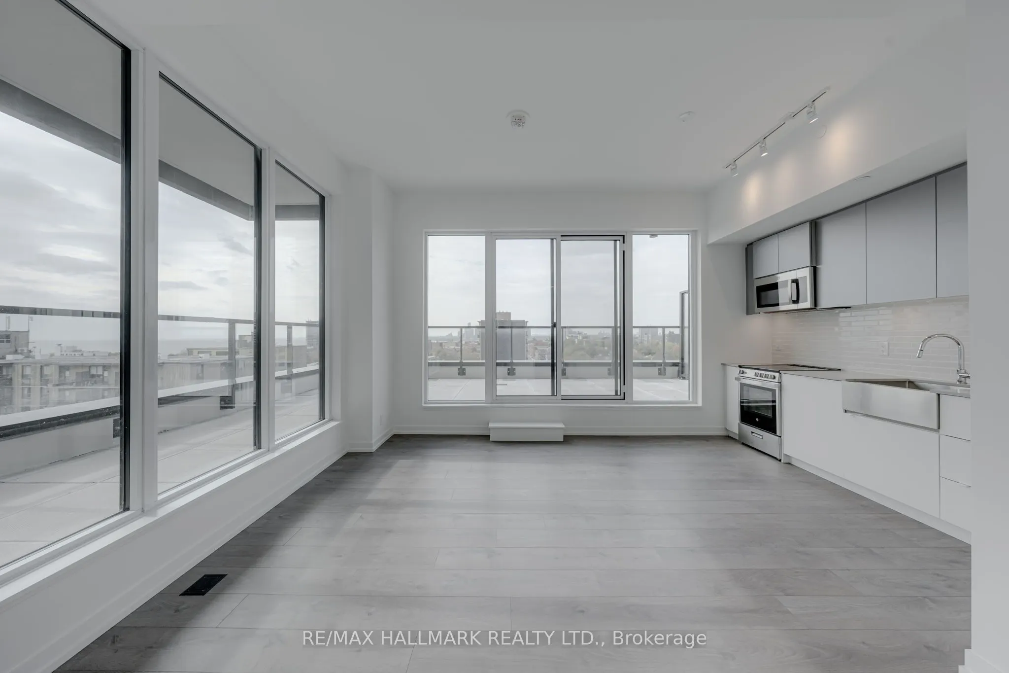 270 Dufferin Street W, #1208