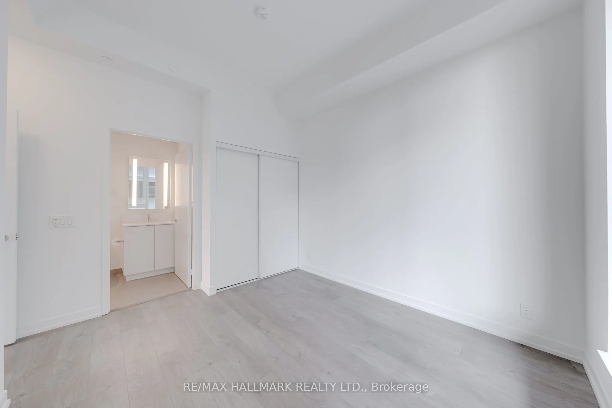 270 Dufferin Street W, #1208