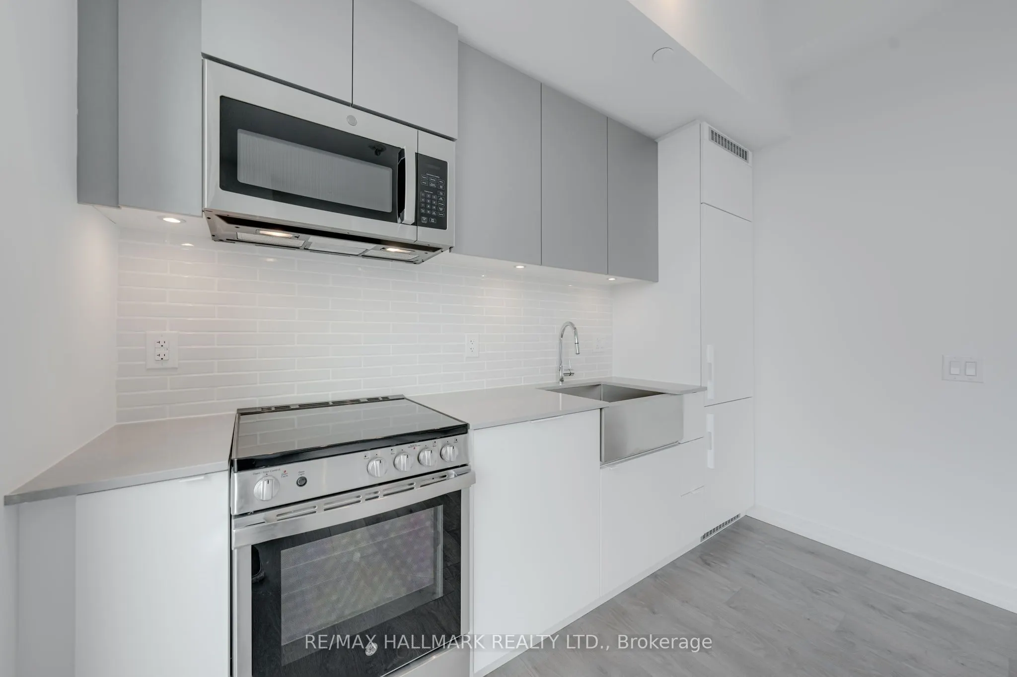 270 Dufferin Street W, #1208