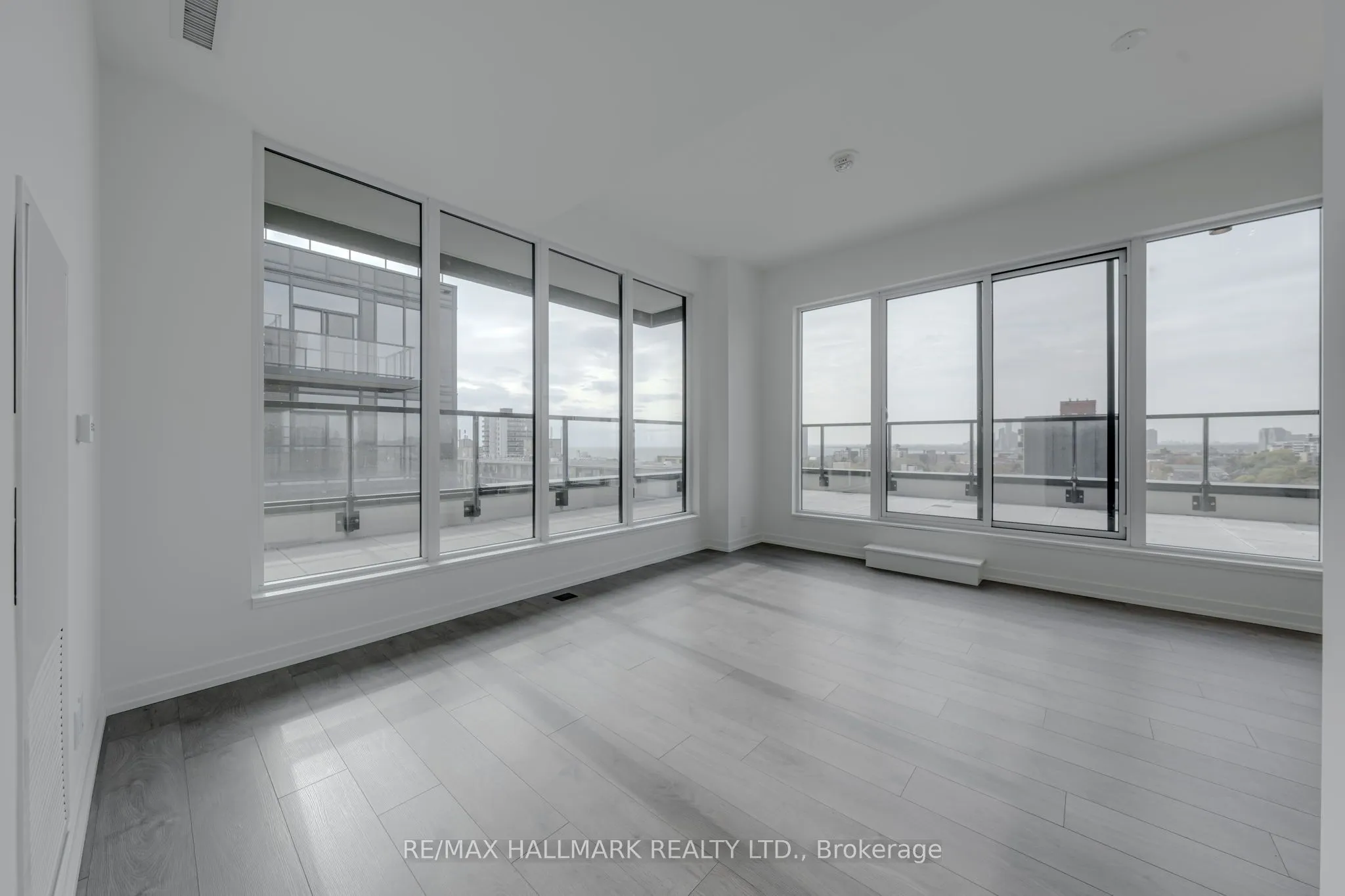 270 Dufferin Street W, #1208
