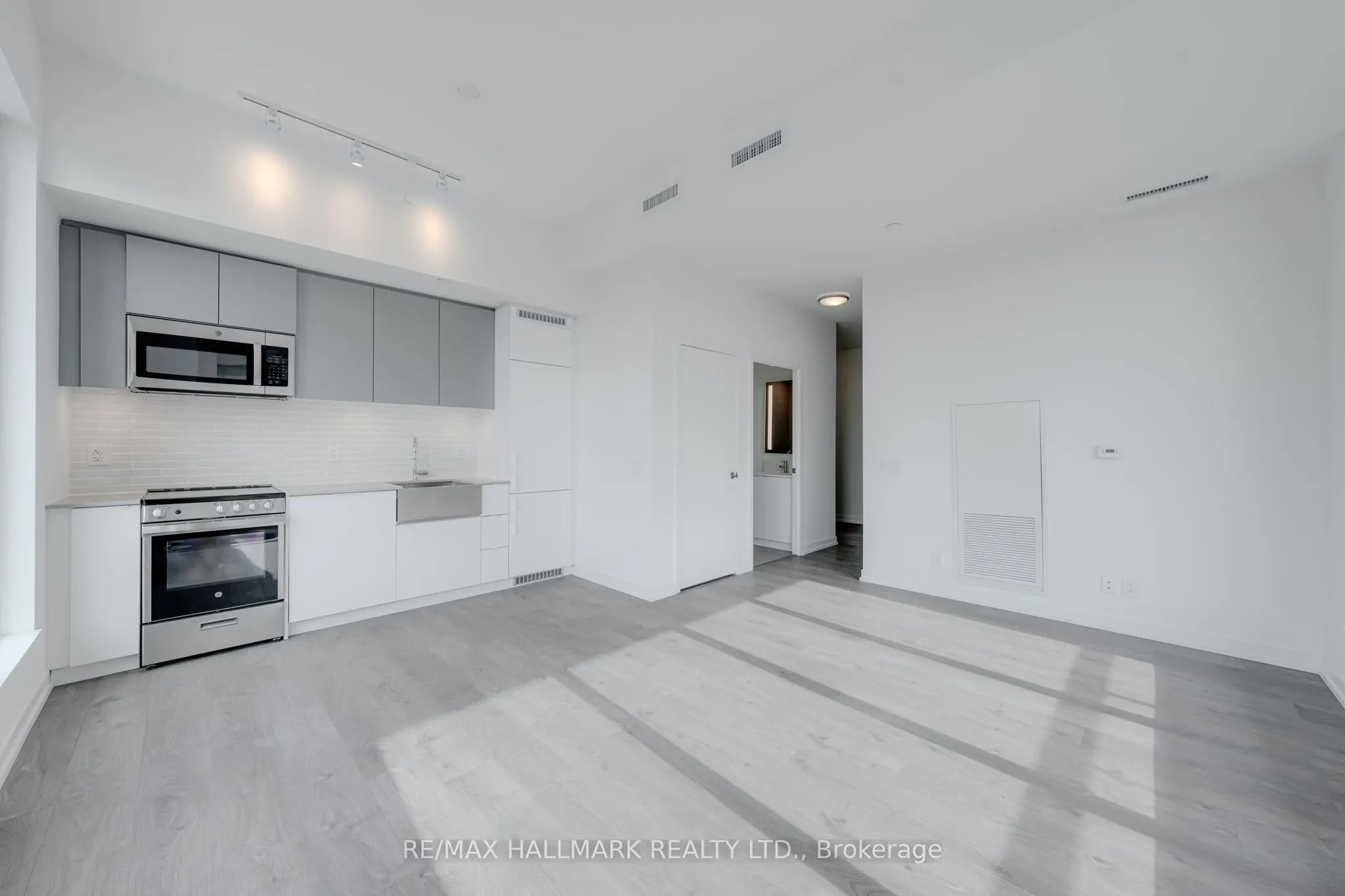270 Dufferin Street W, #1208