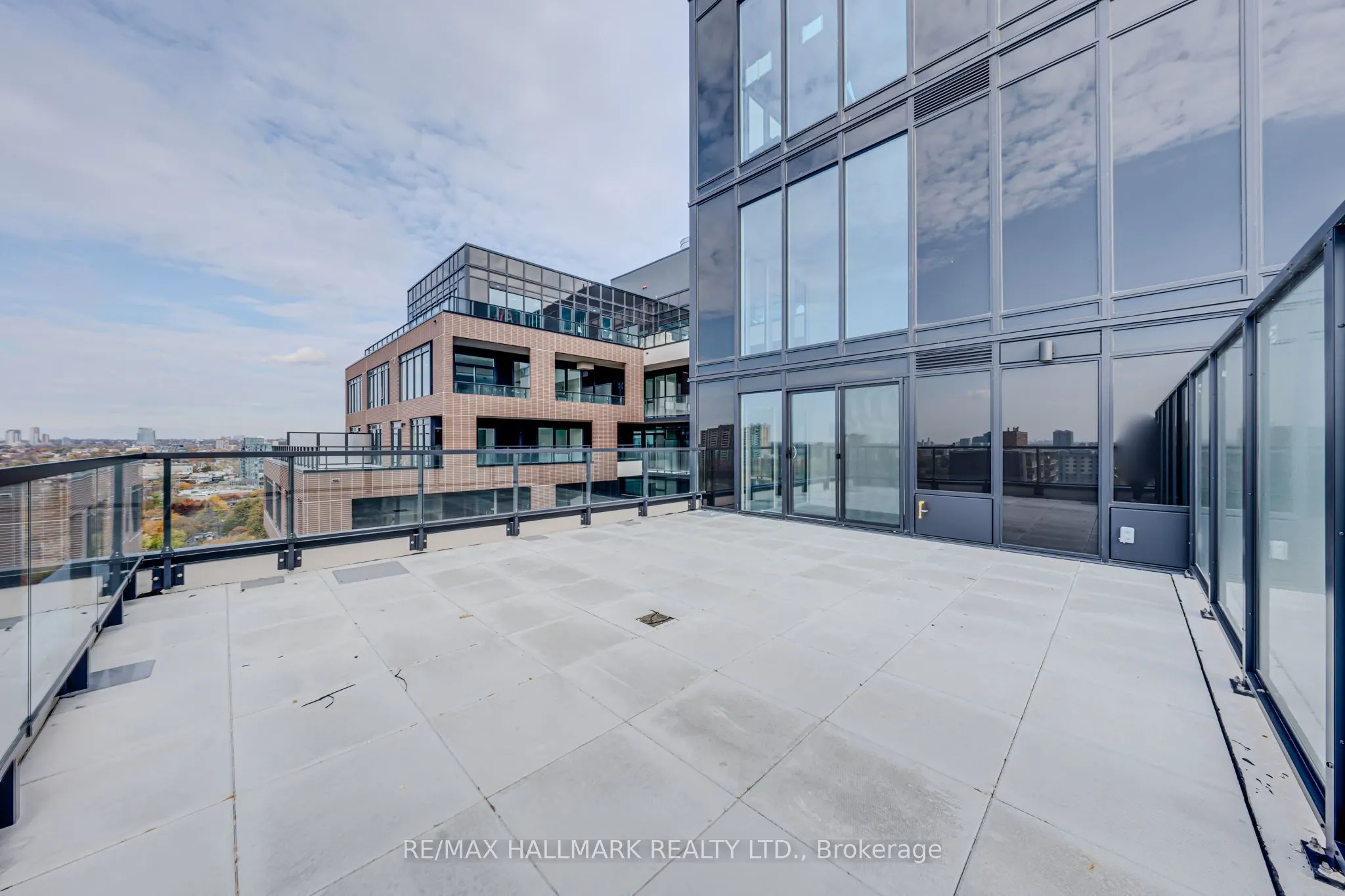 270 Dufferin Street W, #1208