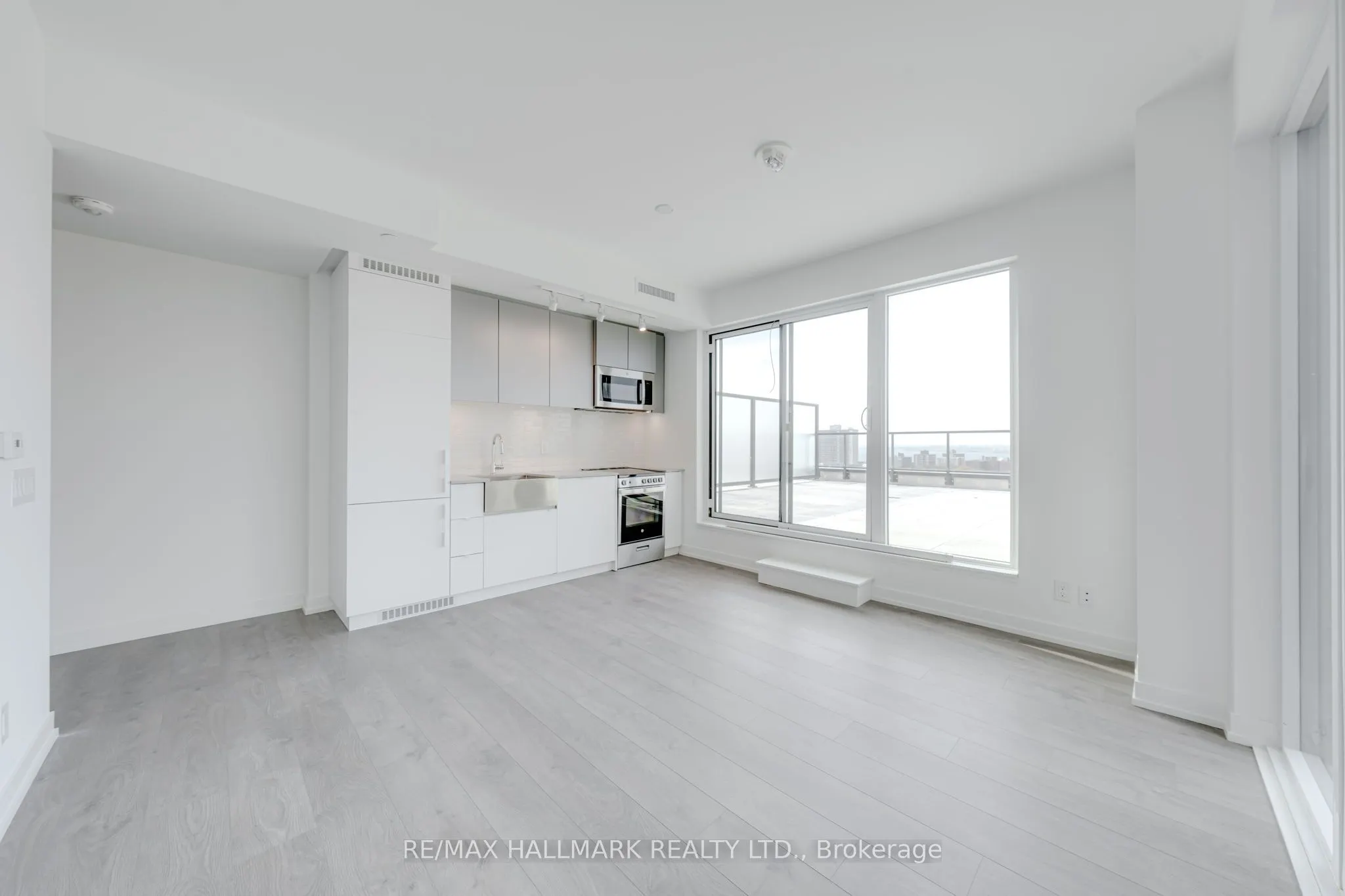 270 Dufferin Street W, #1208