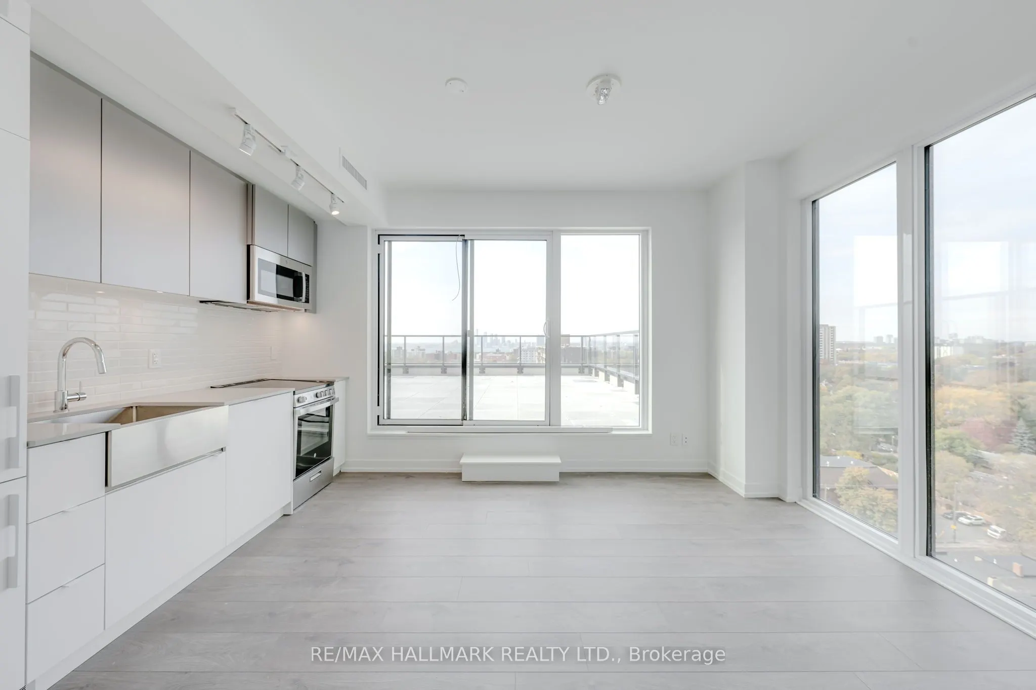 270 Dufferin Street W, #1208