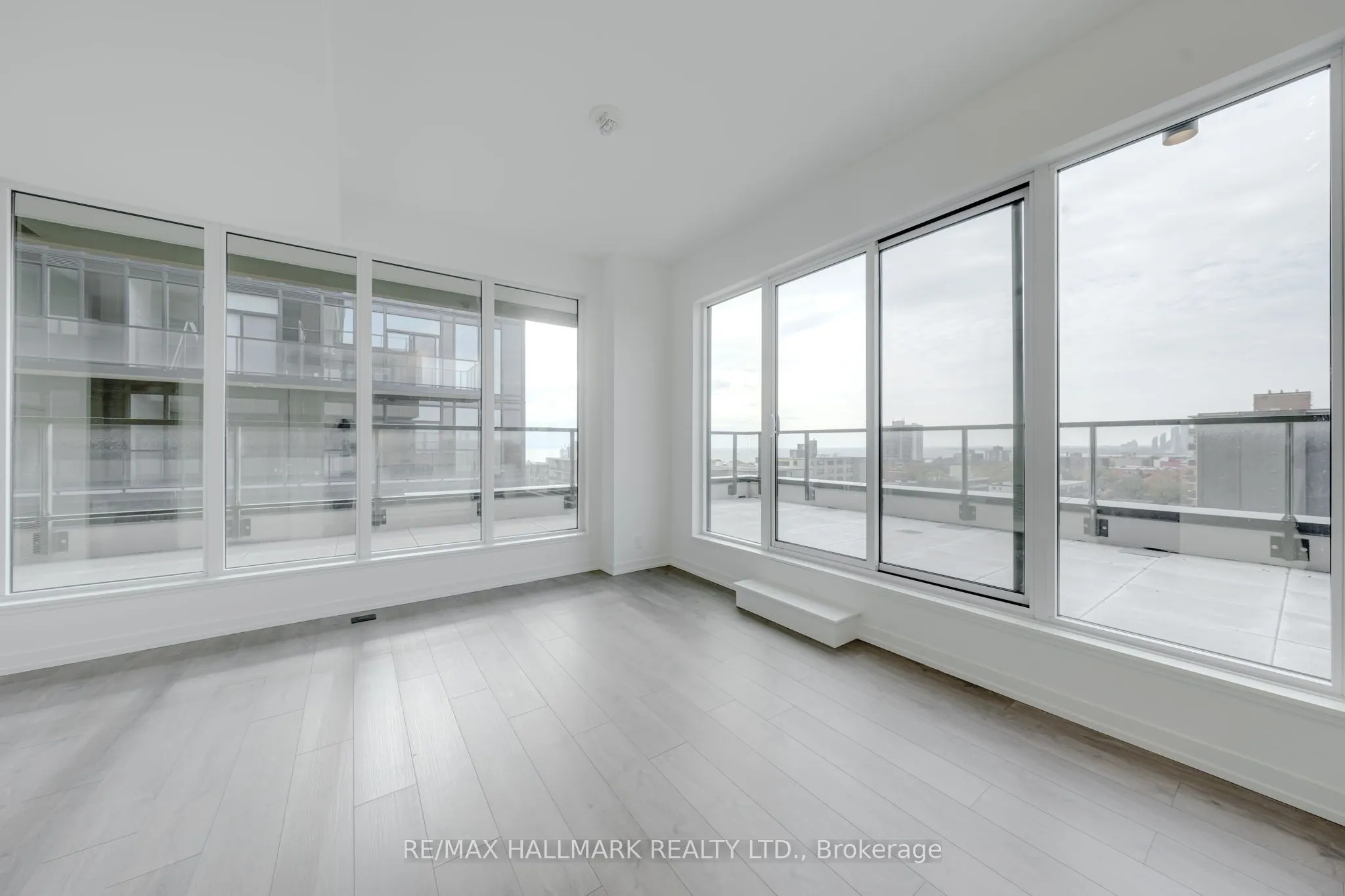 270 Dufferin Street W, #1208
