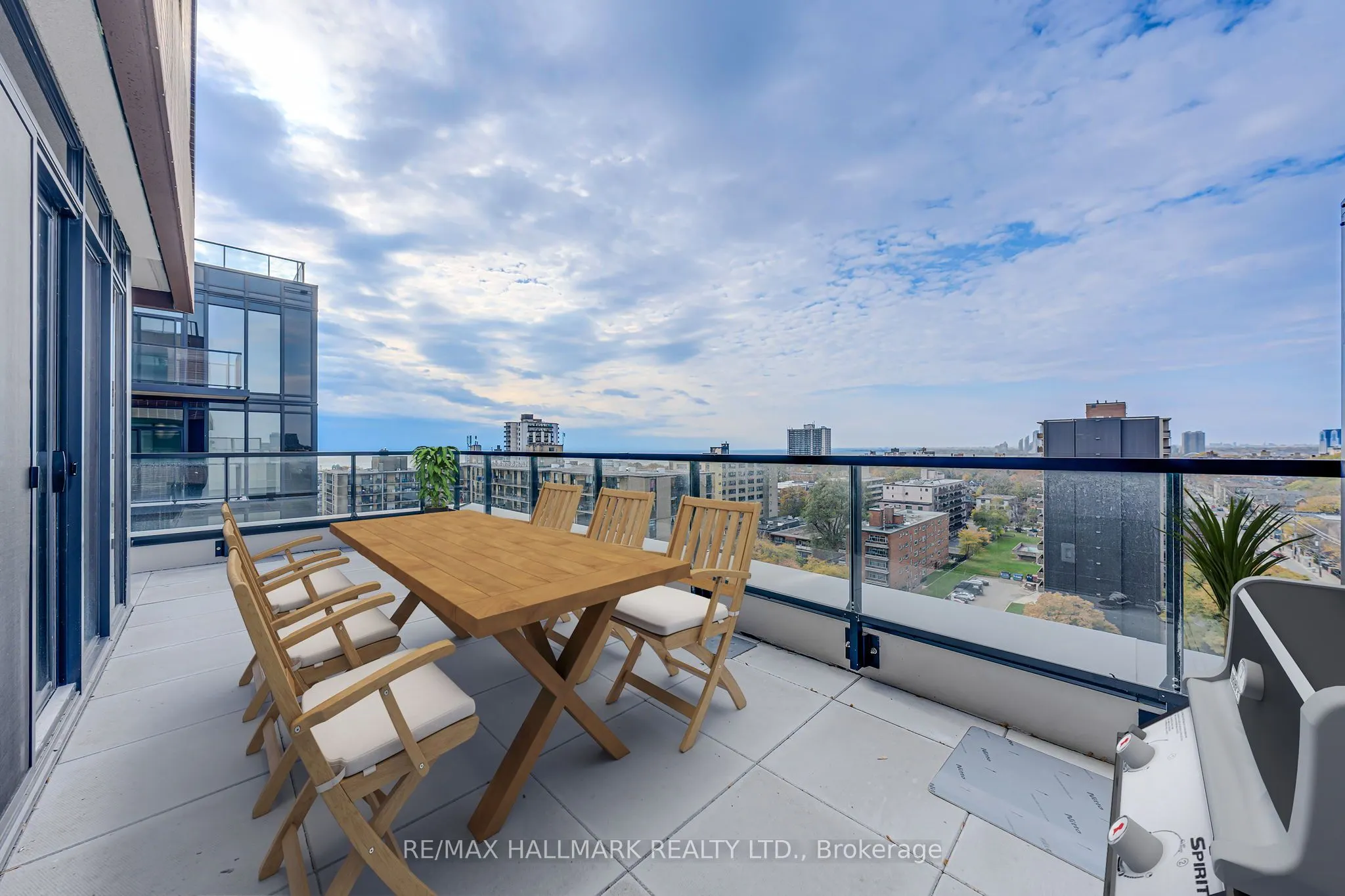 270 Dufferin Street W, #1208
