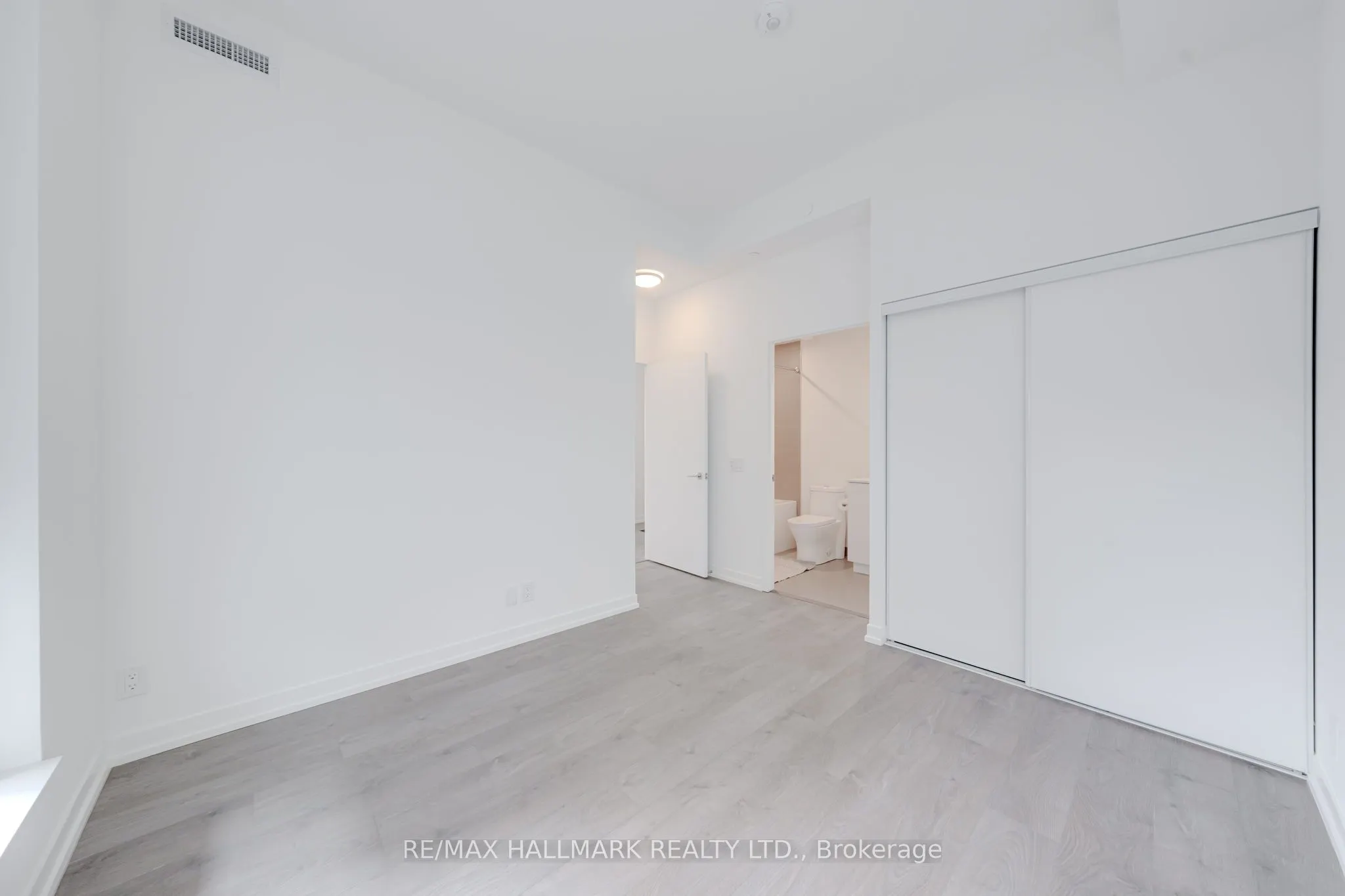 270 Dufferin Street W, #1208