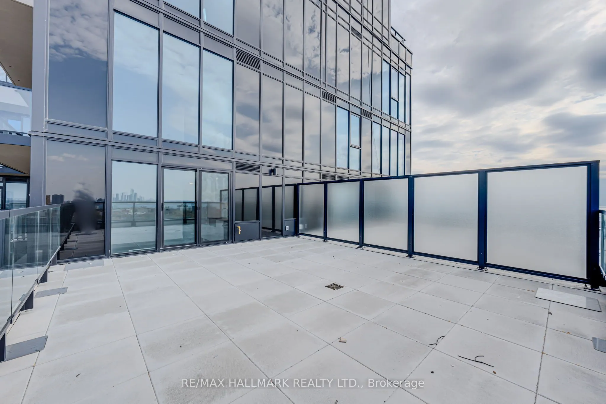 270 Dufferin Street W, #1208