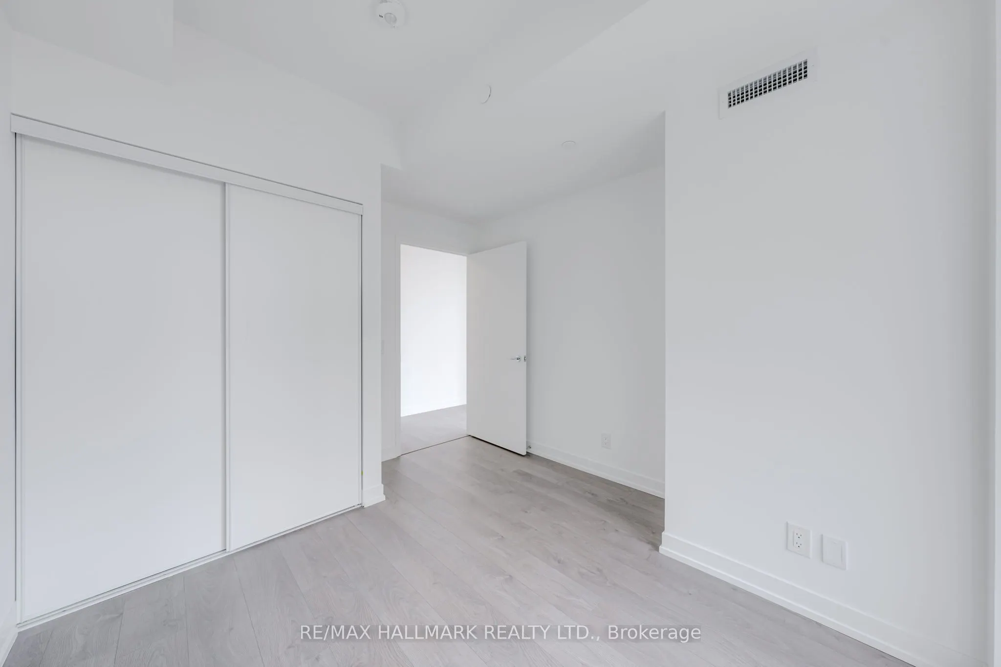 270 Dufferin Street W, #1208