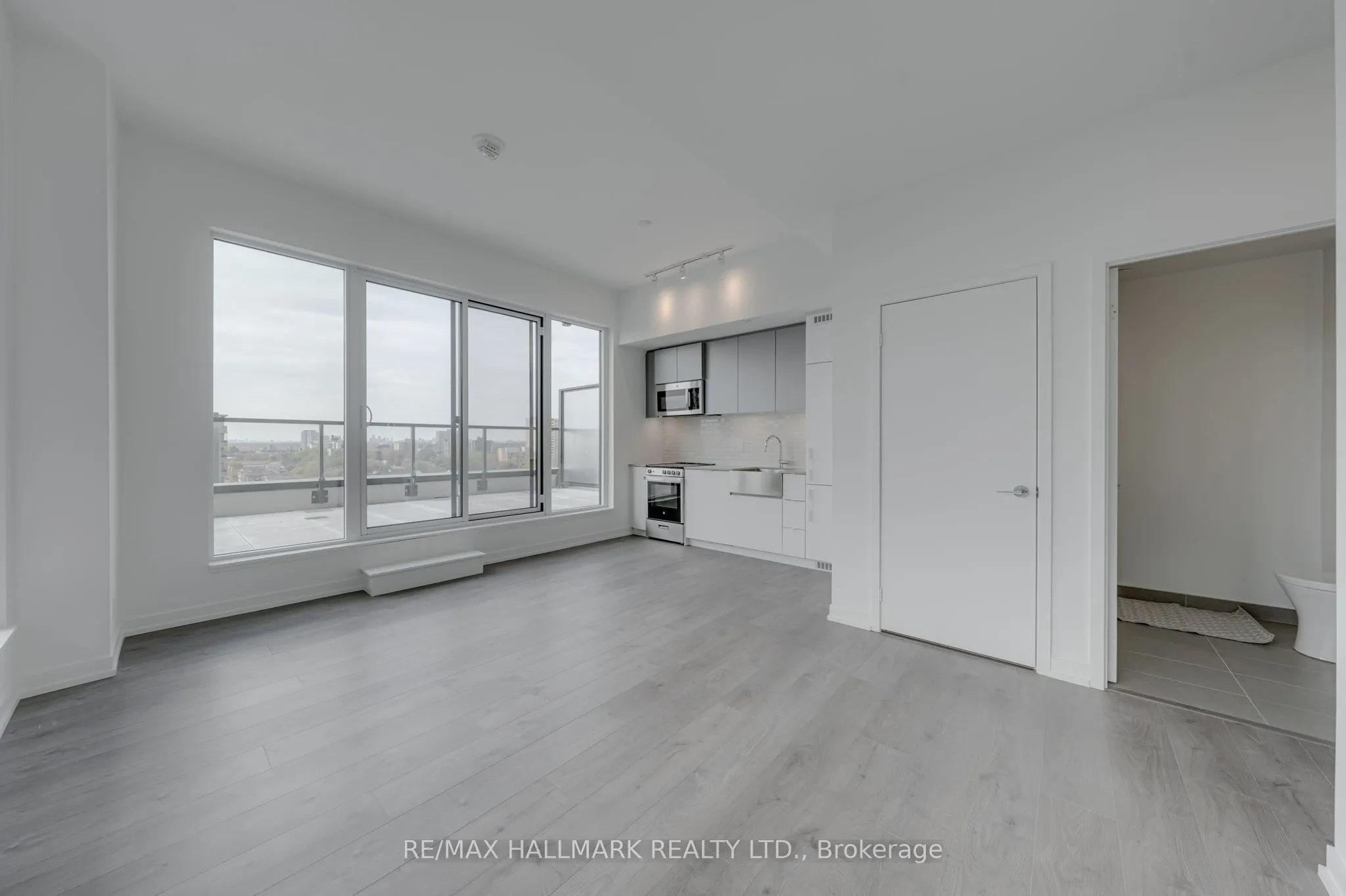 270 Dufferin Street W, #1208