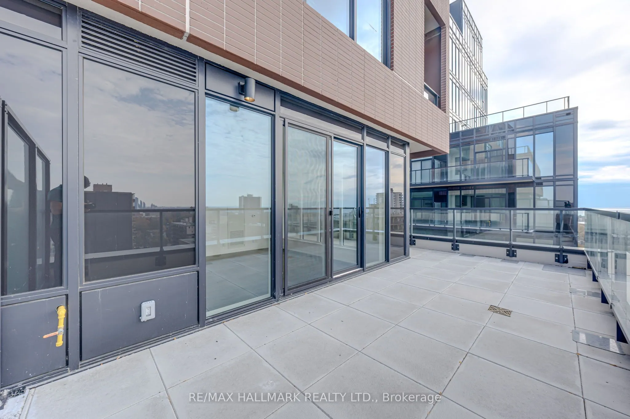 270 Dufferin Street W, #1208