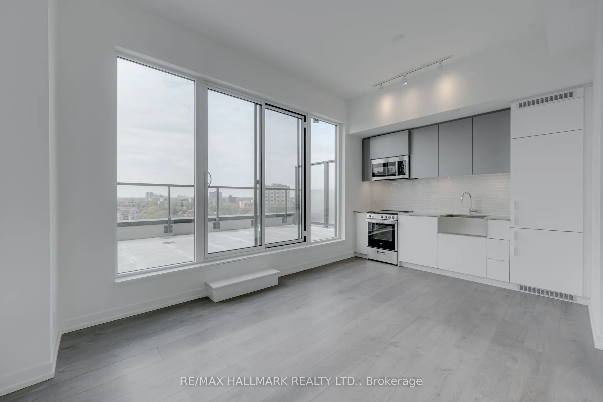270 Dufferin Street W, #1208