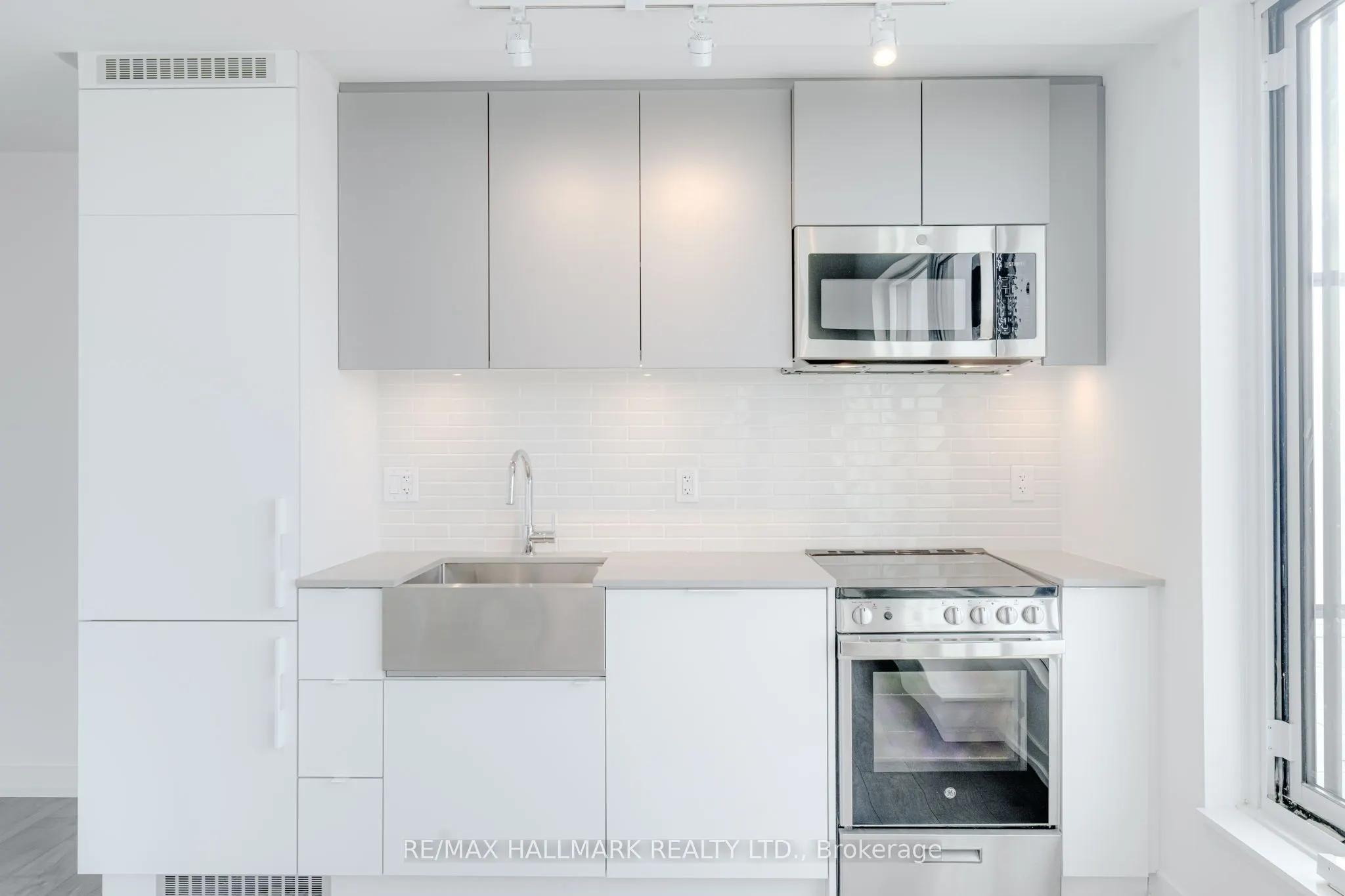 270 Dufferin Street W, #1208